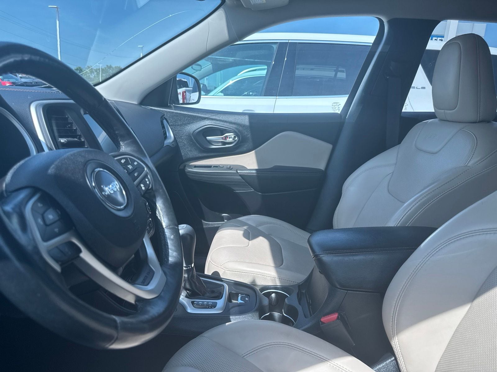 Thumbnail: 2016 Jeep Cherokee - 33