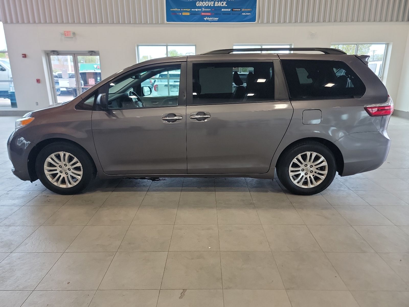 Thumbnail: 2016 Toyota Sienna - 11