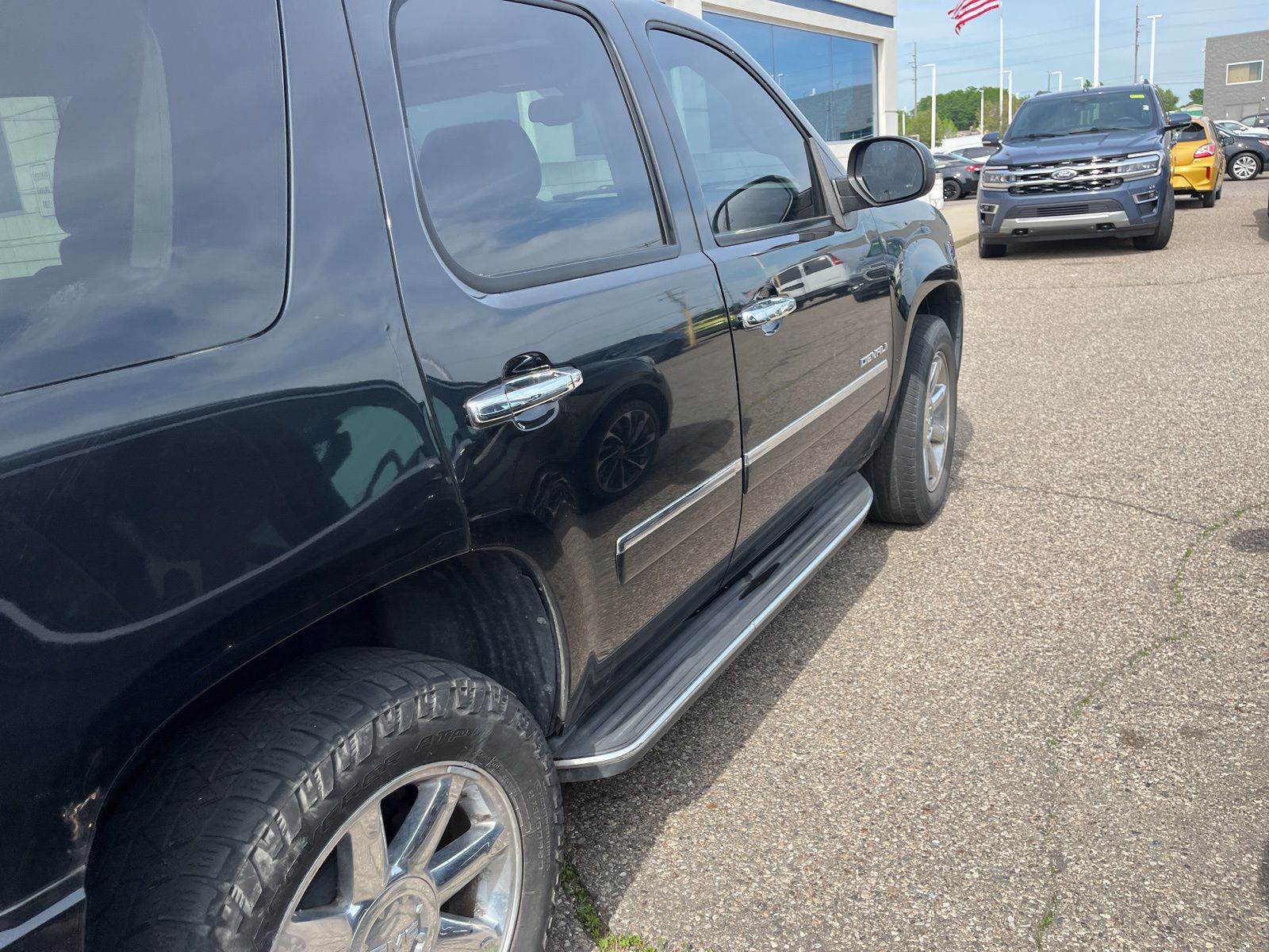 Thumbnail: 2012 GMC Yukon - 16