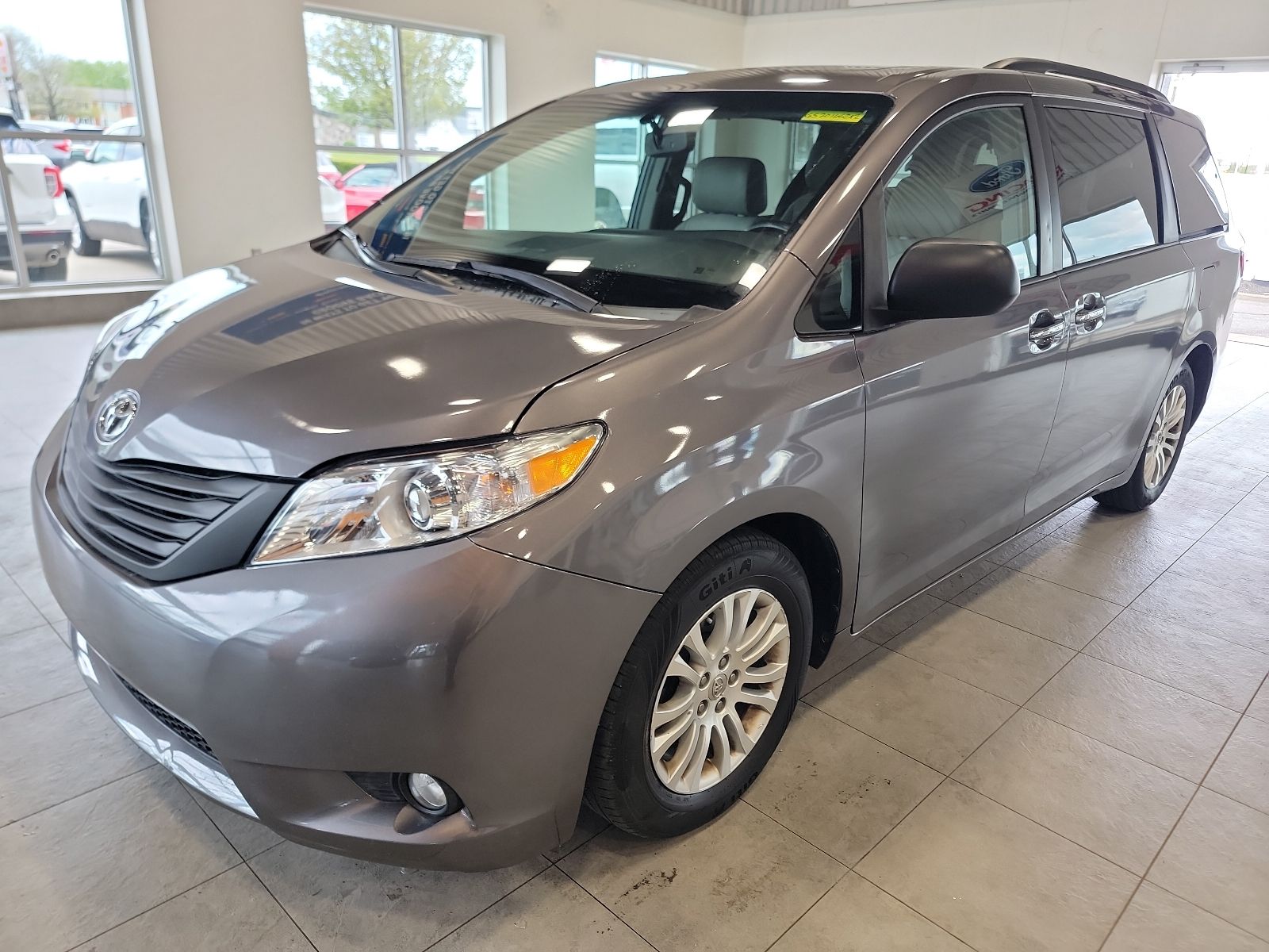 Thumbnail: 2016 Toyota Sienna - 1
