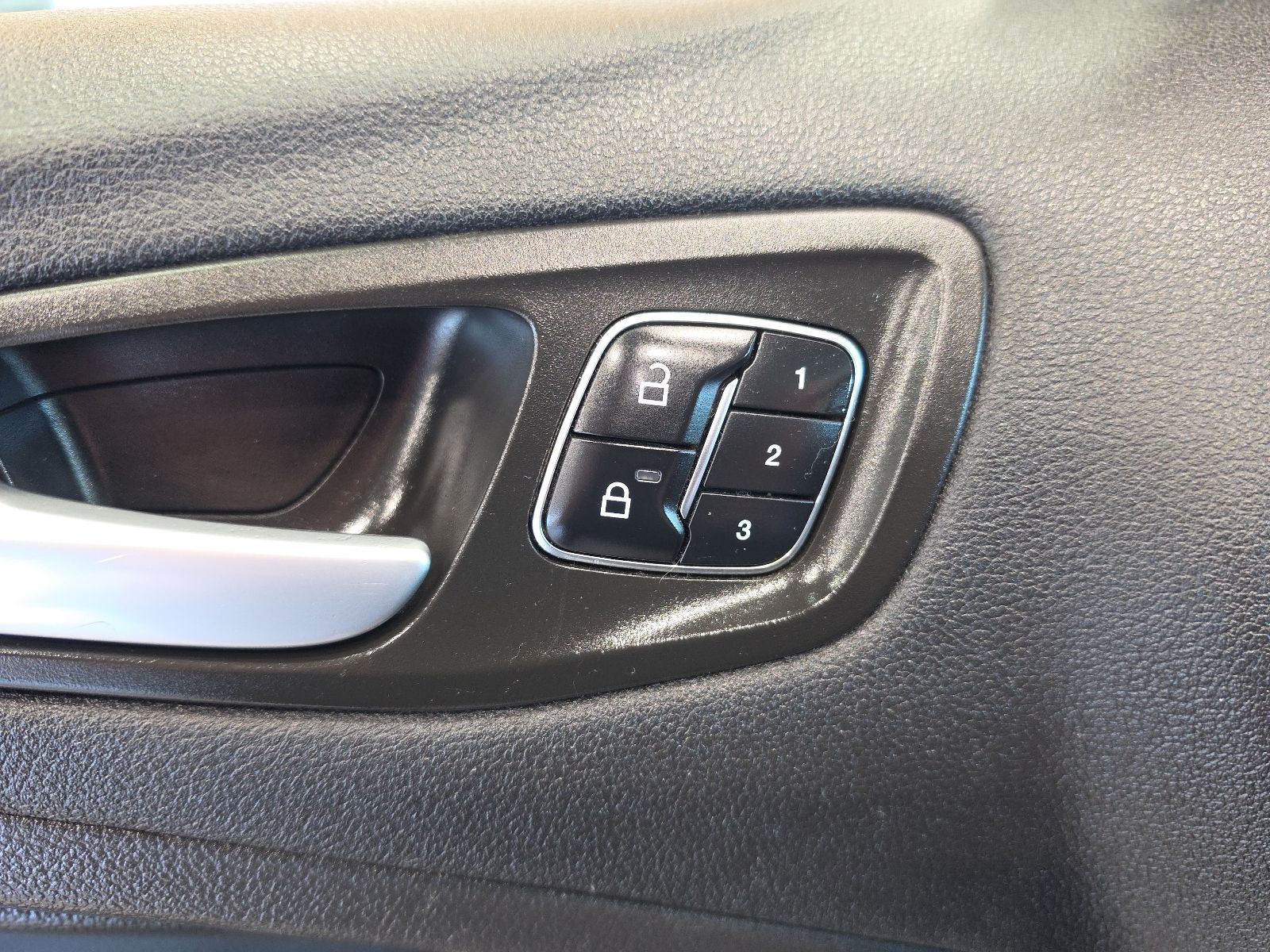 Thumbnail: 2019 Ford Escape - 17