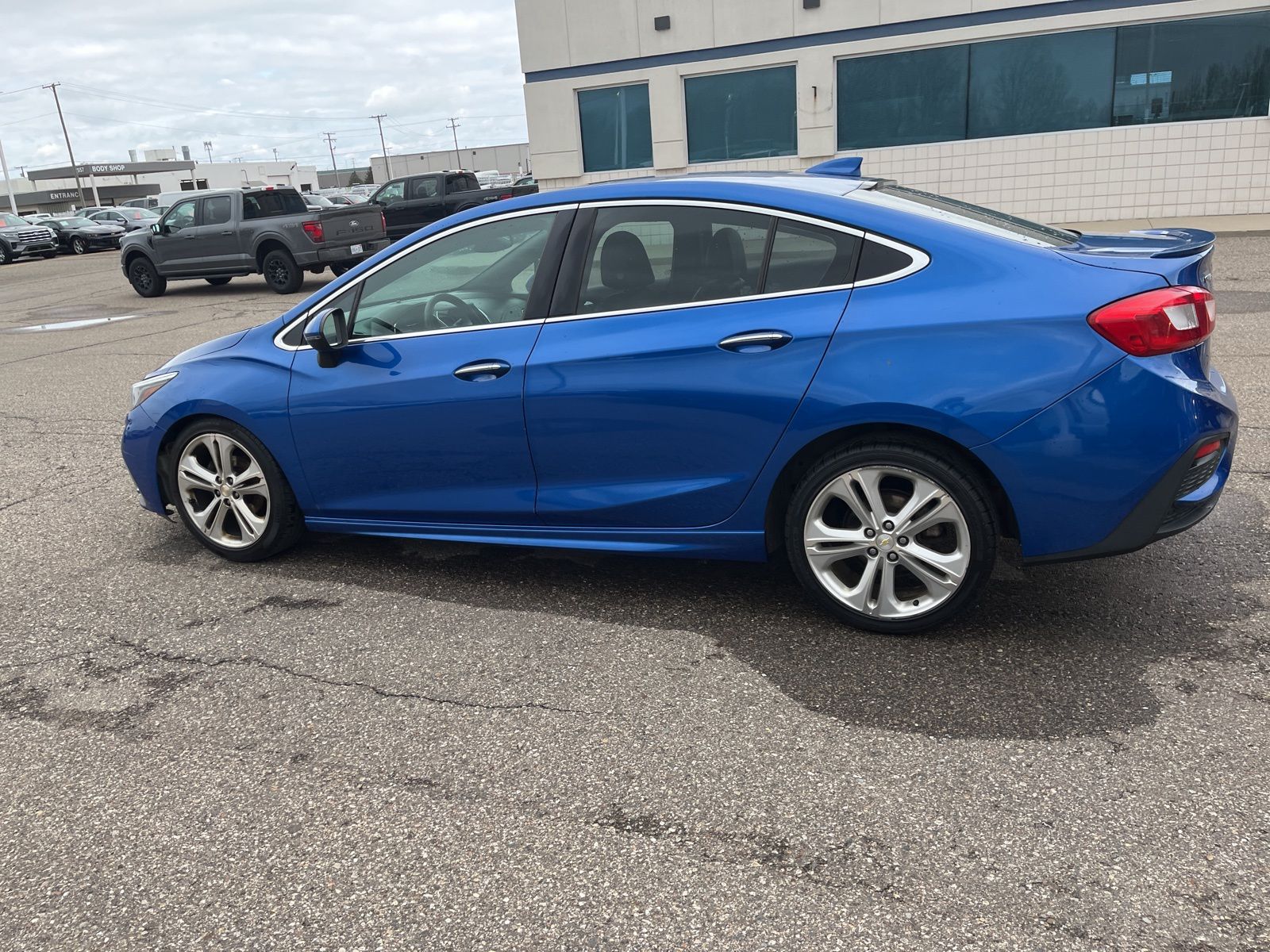 Thumbnail: 2017 Chevrolet Cruze - 8