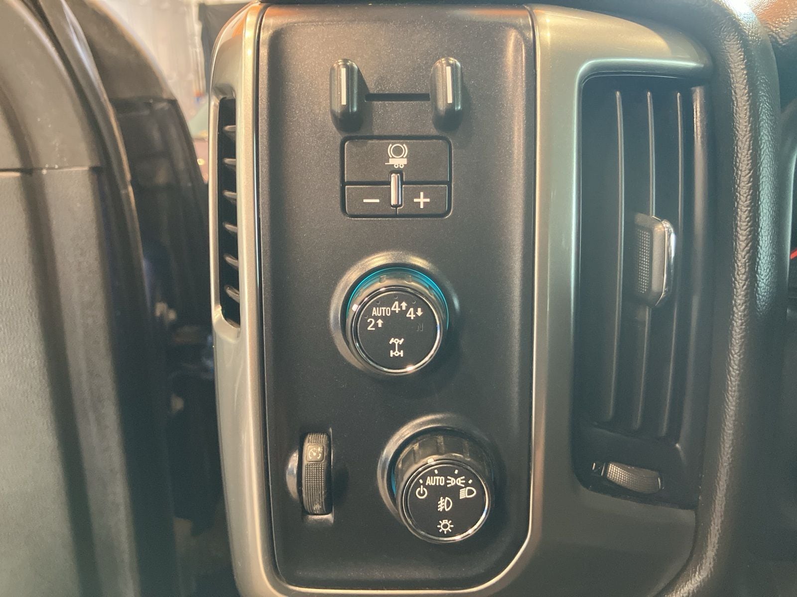 Thumbnail: 2018 Chevrolet Silverado 1500 - 13
