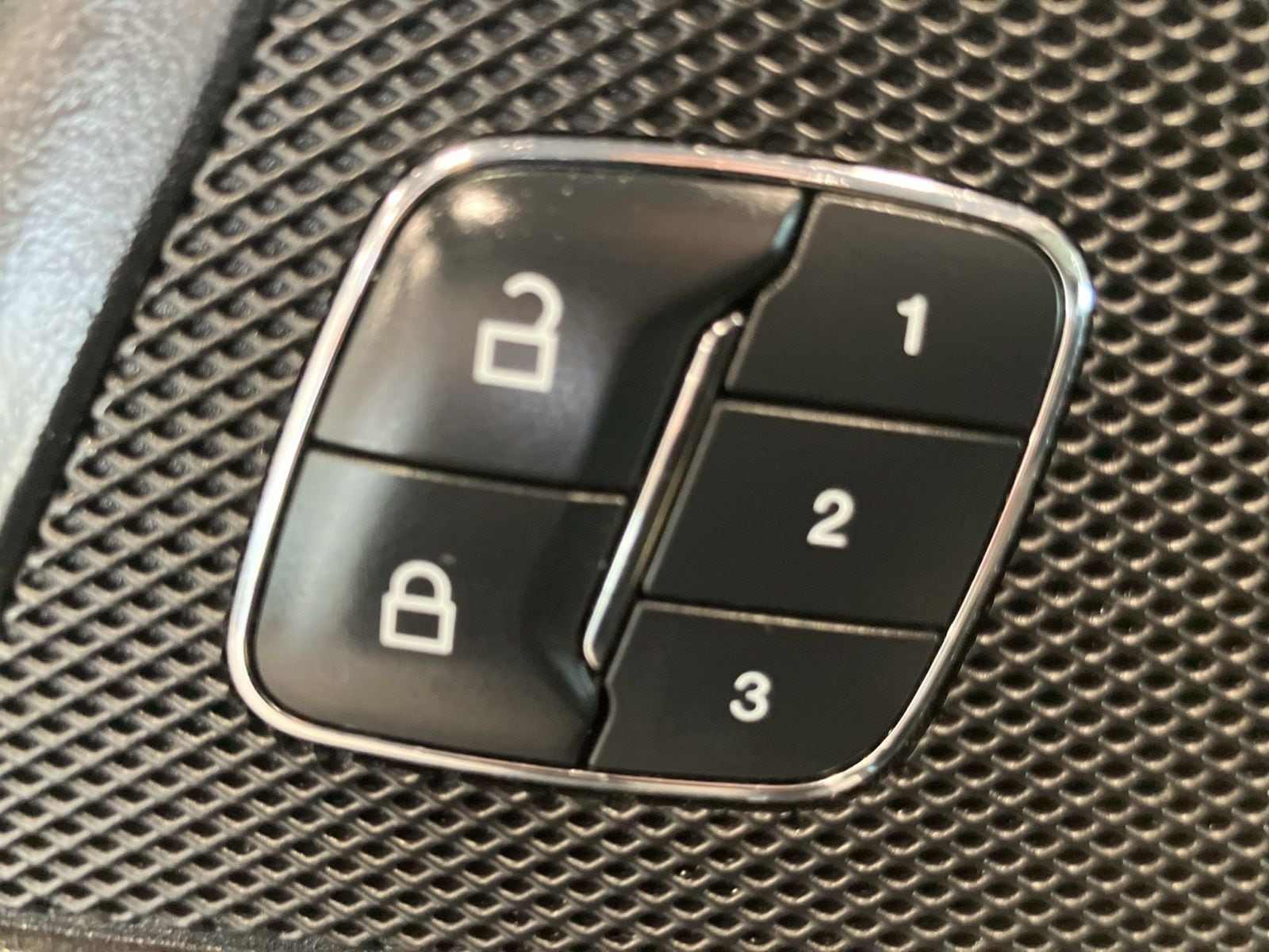 Thumbnail: 2016 Ford Edge - 16