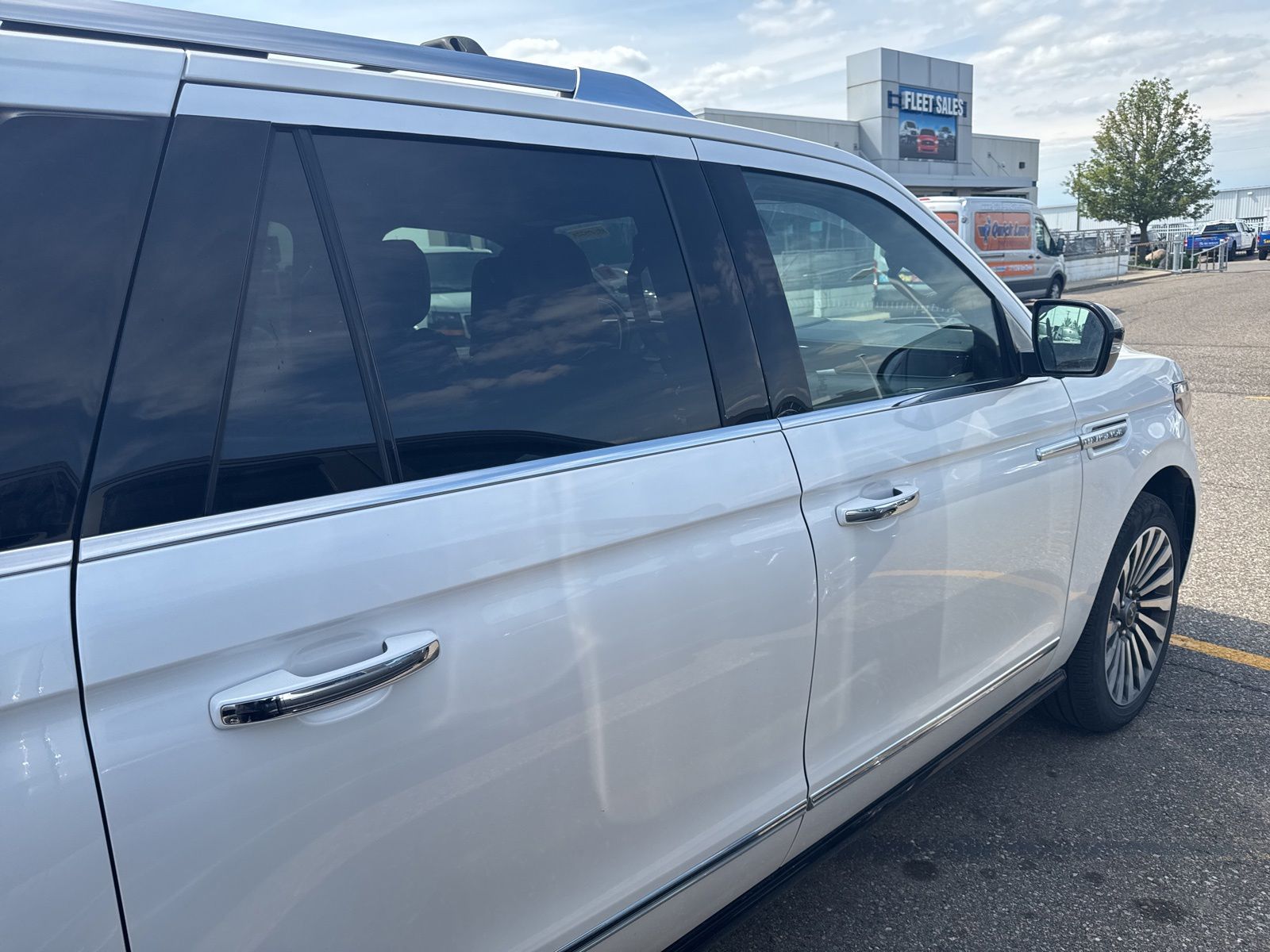 Thumbnail: 2019 Lincoln Navigator L - 10