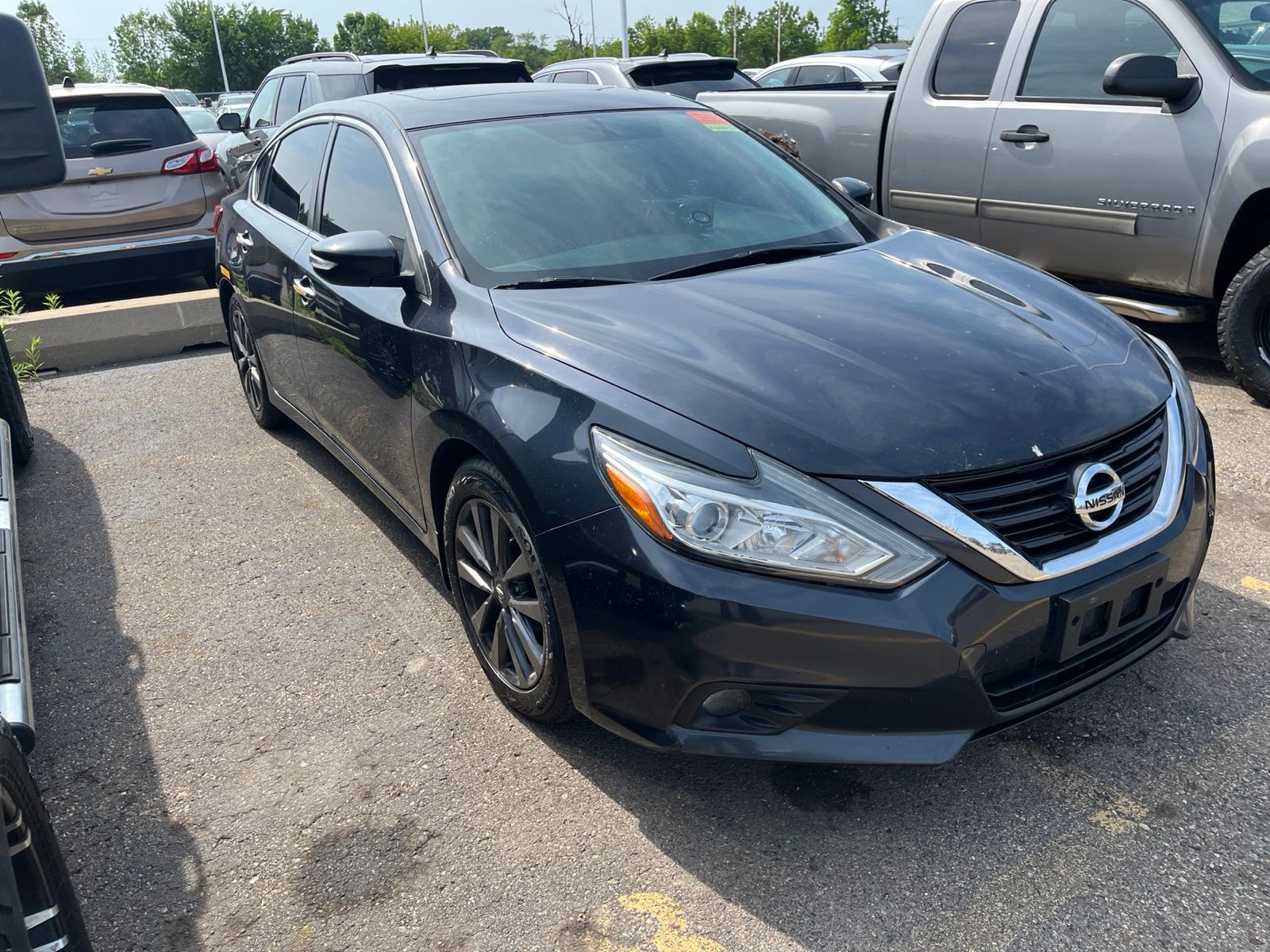 Thumbnail: 2017 Nissan Altima - 17