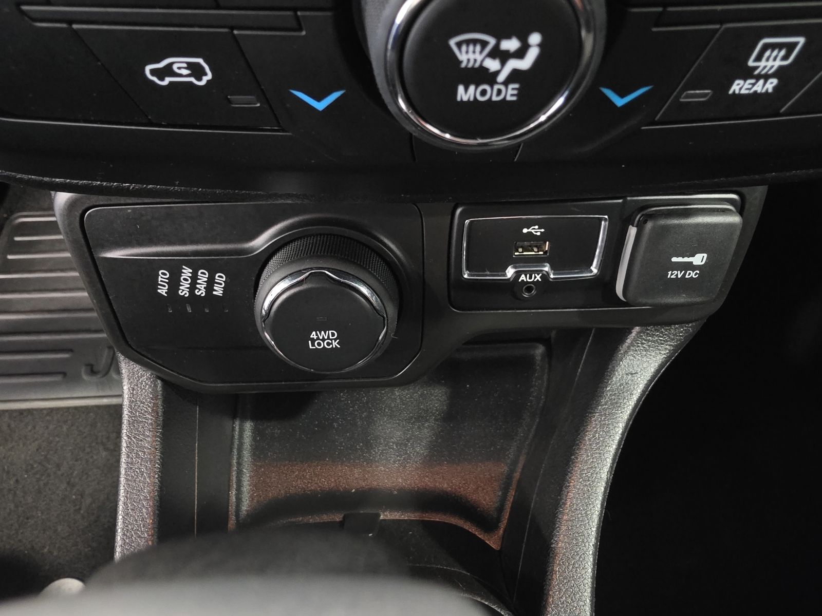 Thumbnail: 2019 Jeep Renegade - 17