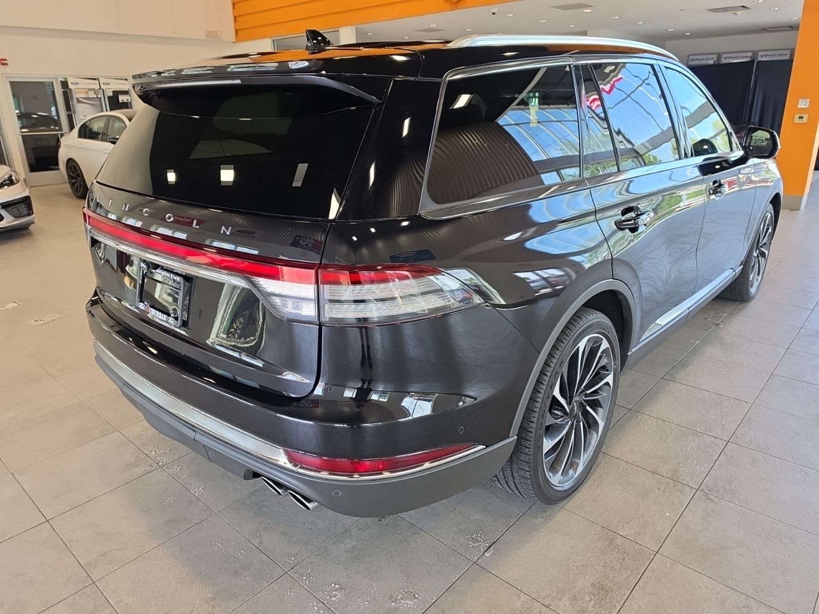 Thumbnail: 2020 Lincoln Aviator - 8
