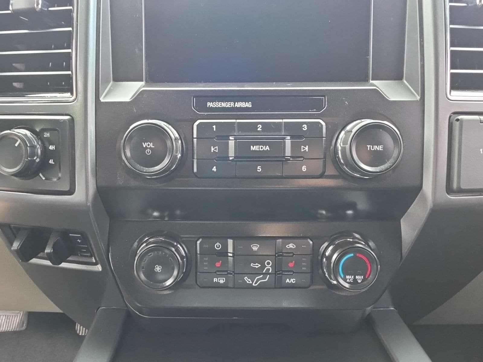 Thumbnail: 2022 Ford F-250 - 24