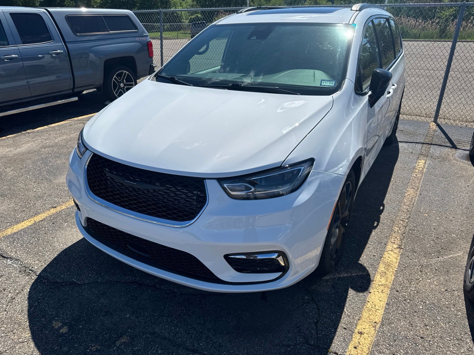 Thumbnail: 2025 Chrysler Pacifica - 1