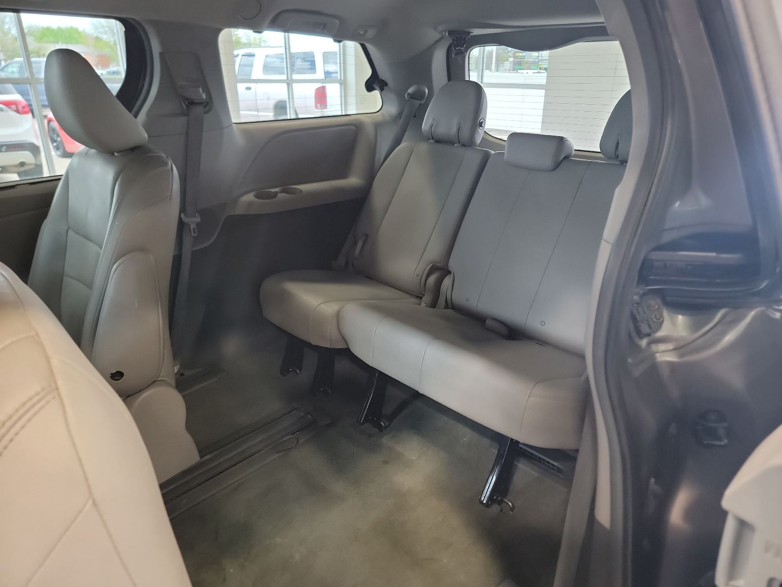 Thumbnail: 2016 Toyota Sienna - 34