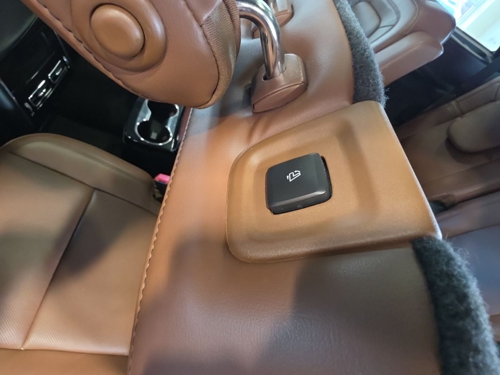 Thumbnail: 2020 Lincoln Aviator - 41