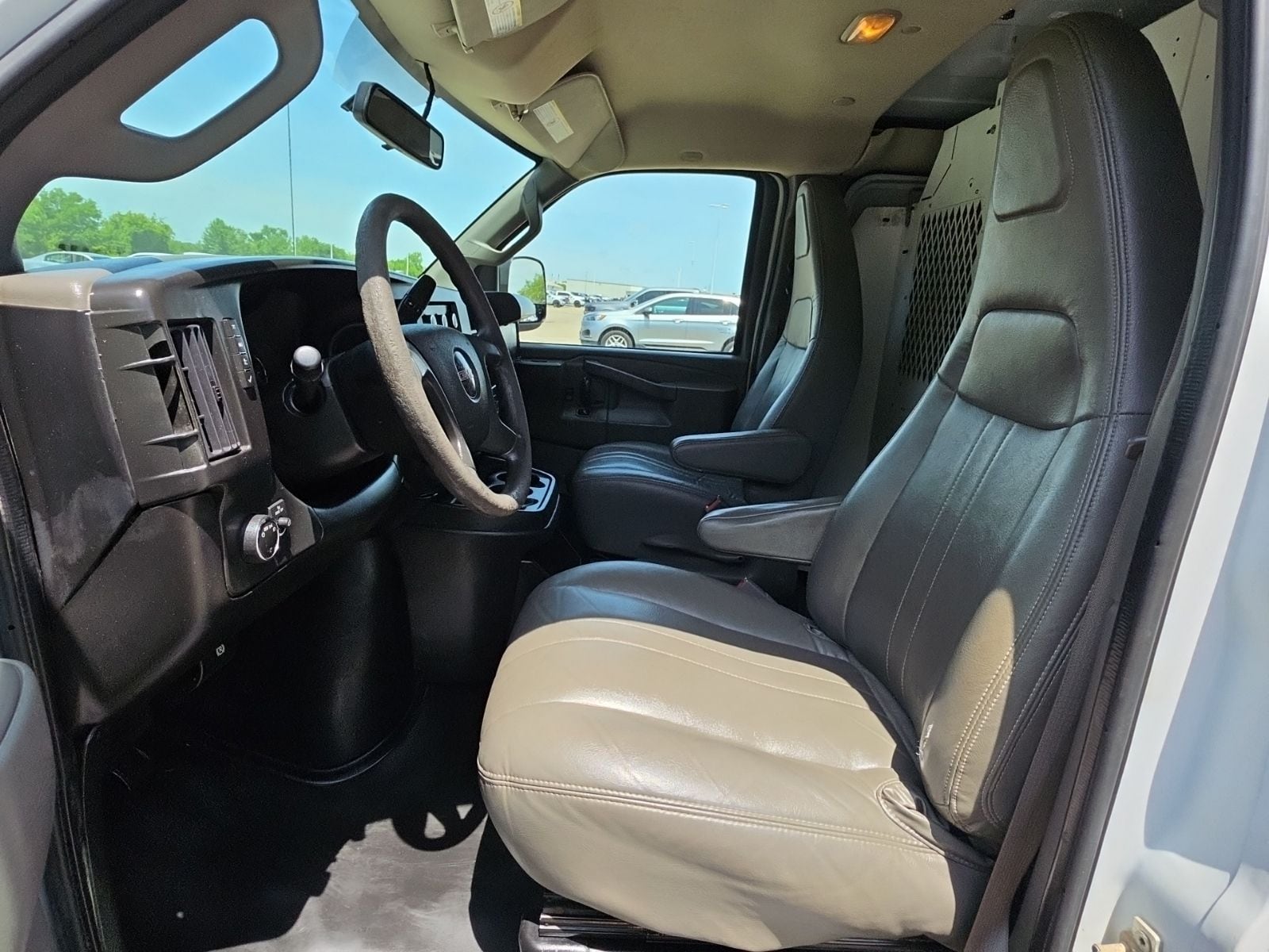 Thumbnail: 2017 GMC Savana - 14