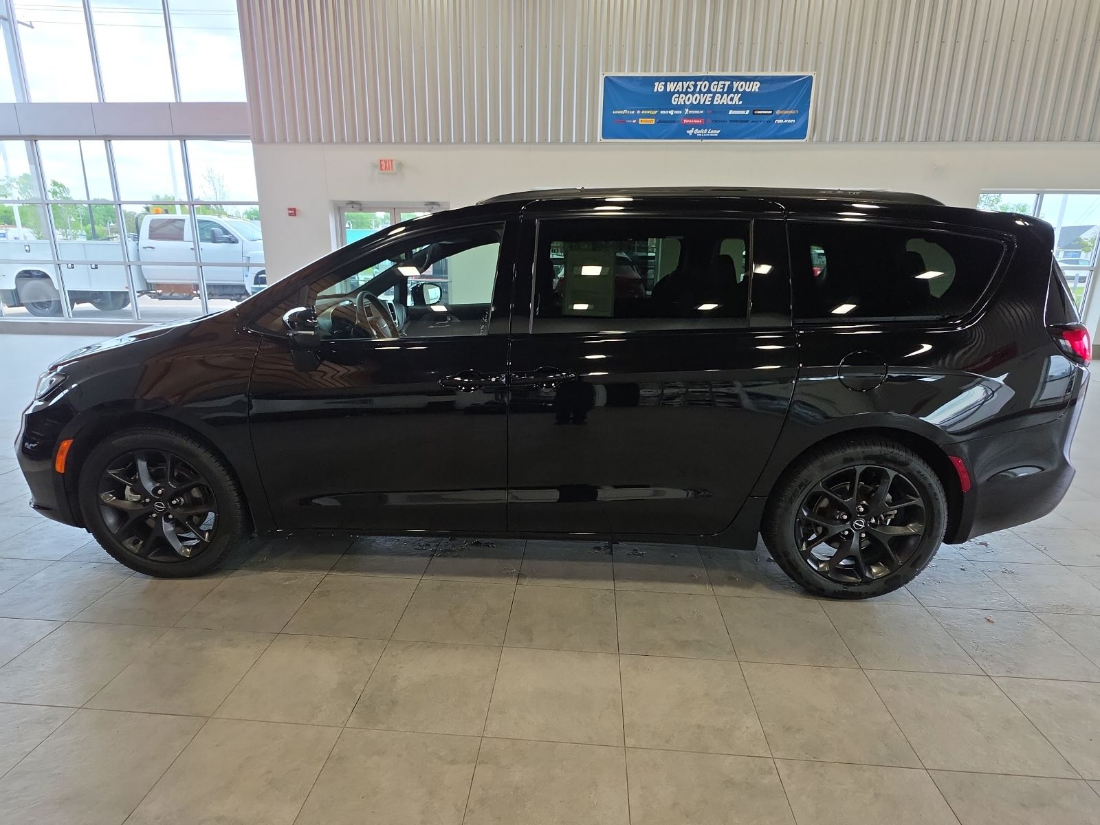 Thumbnail: 2026 Chrysler Pacifica - 16