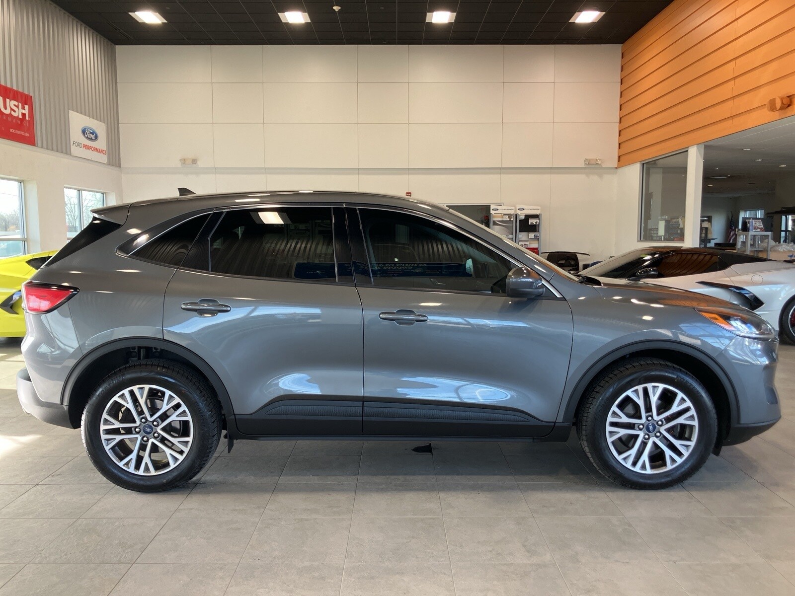 2022 Ford Escape SEL photo 4