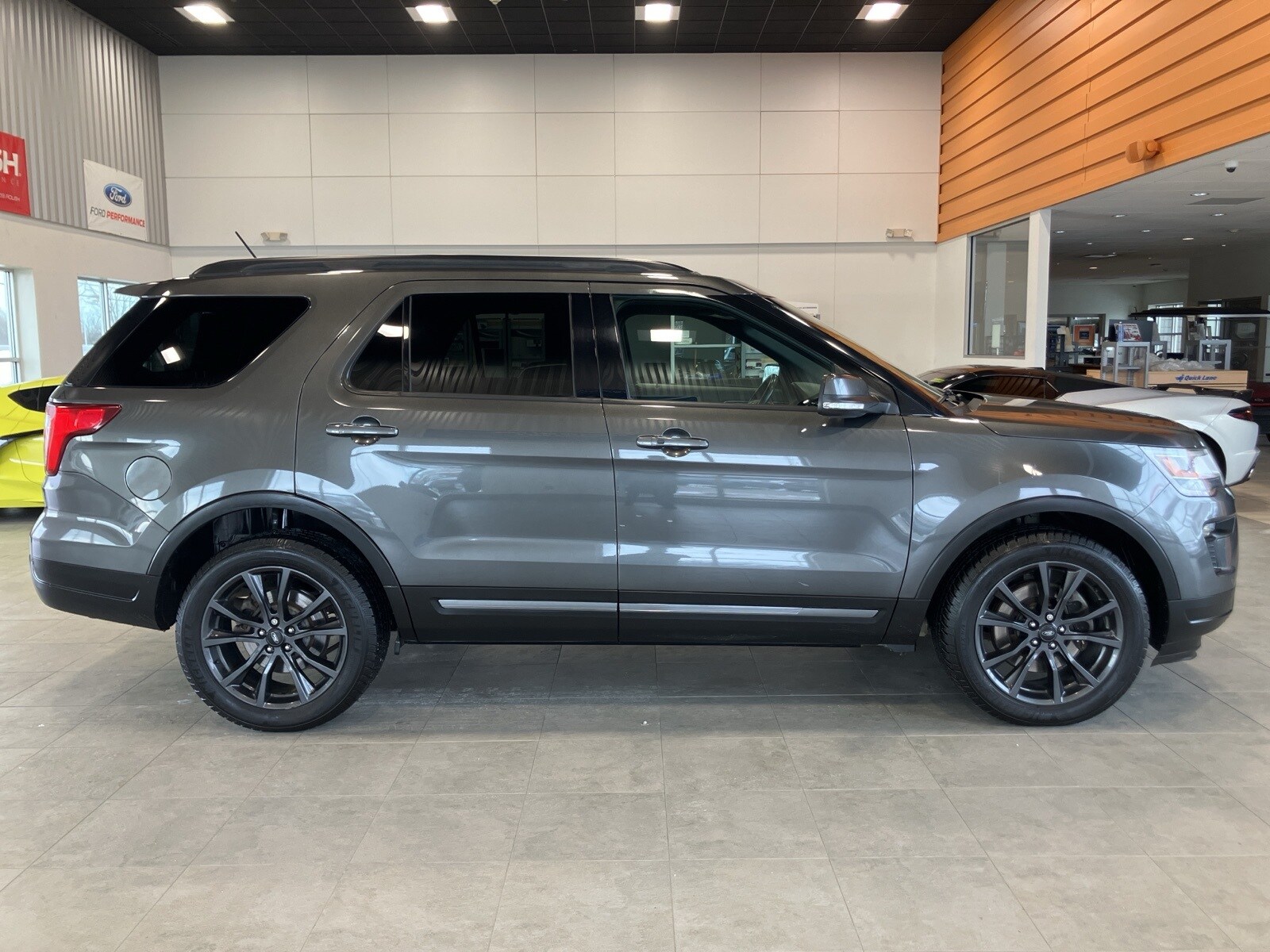2019 Ford Explorer XLT photo 4
