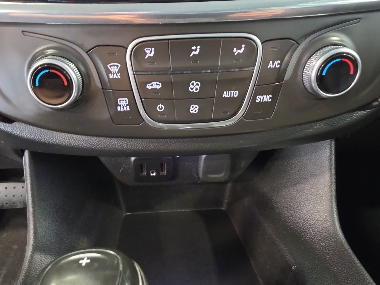 Thumbnail: 2018 Chevrolet Traverse - 21