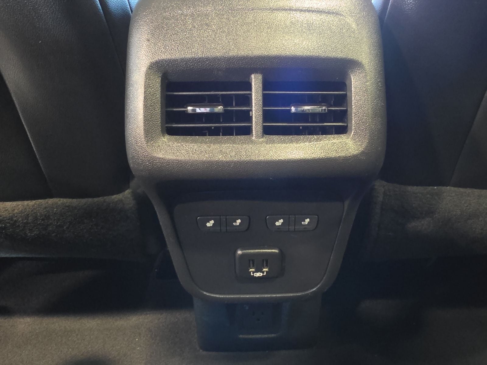 Thumbnail: 2020 Chevrolet Equinox - 28