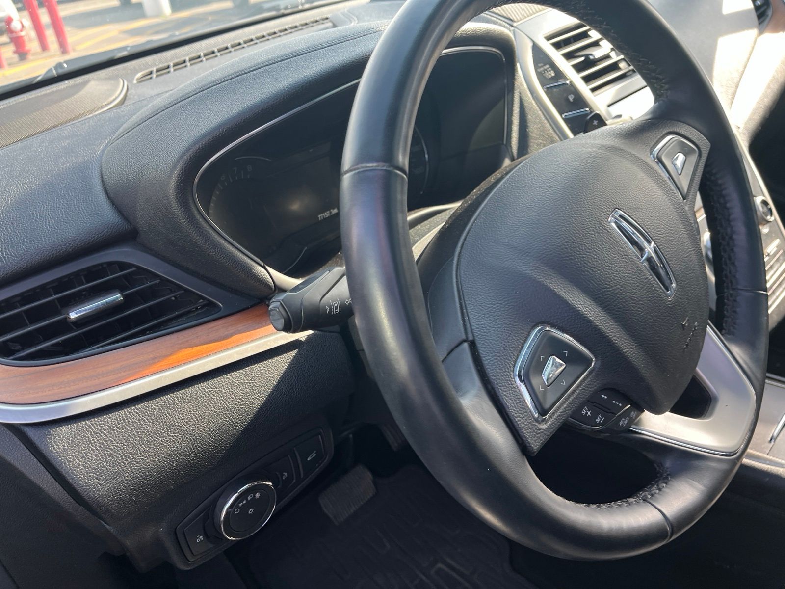 Thumbnail: 2017 Lincoln MKC - 28