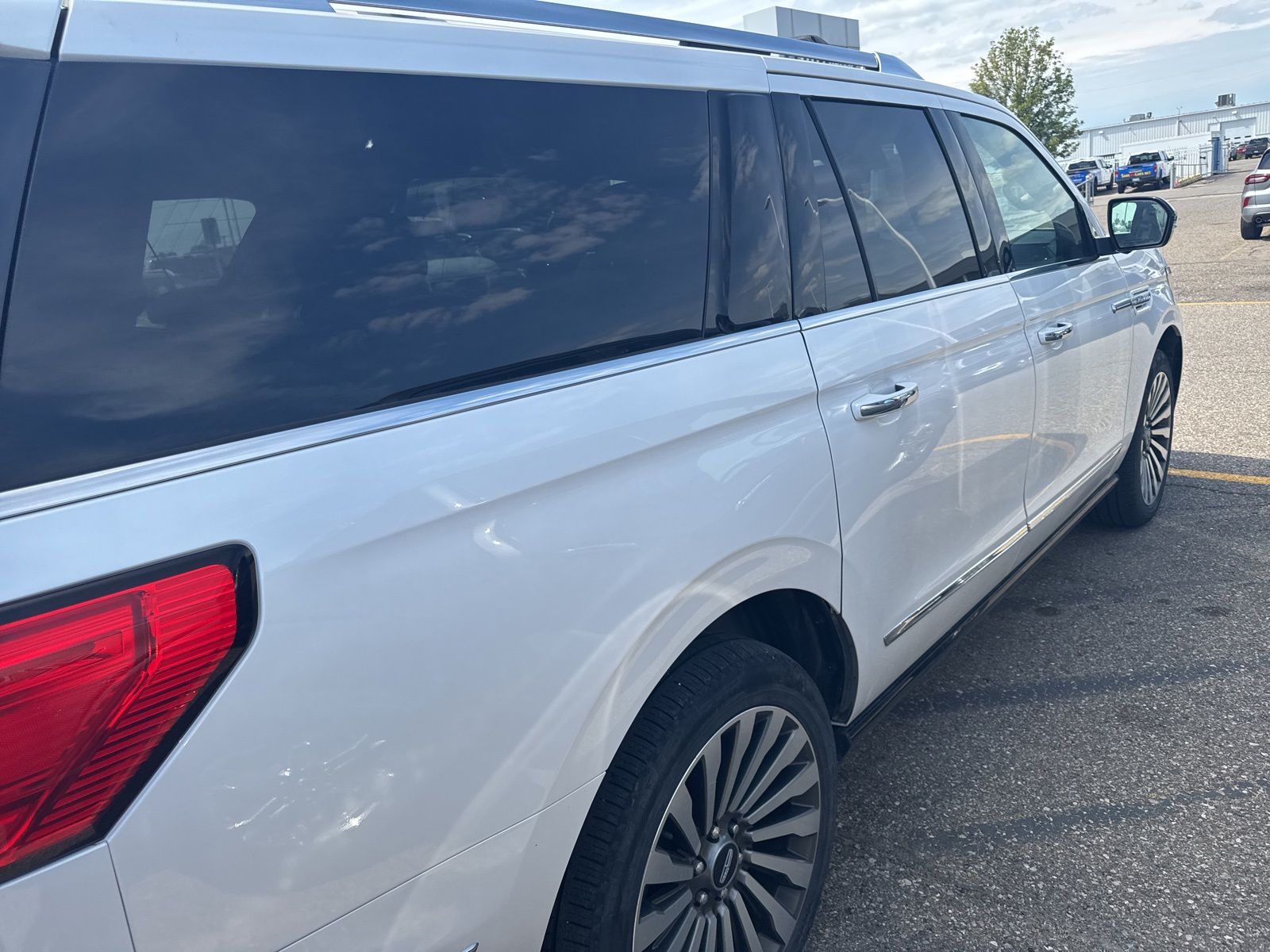 Thumbnail: 2019 Lincoln Navigator L - 27