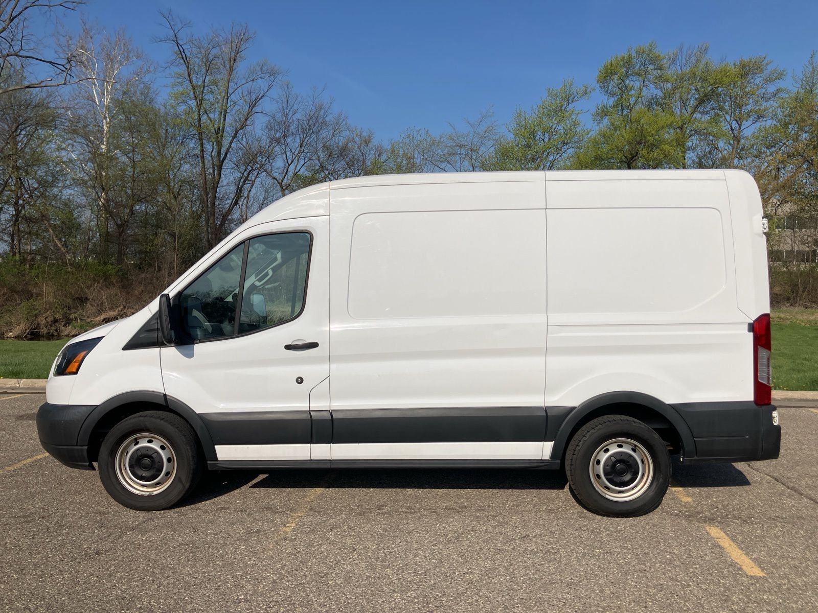 Thumbnail: 2017 Ford Transit Series - 8