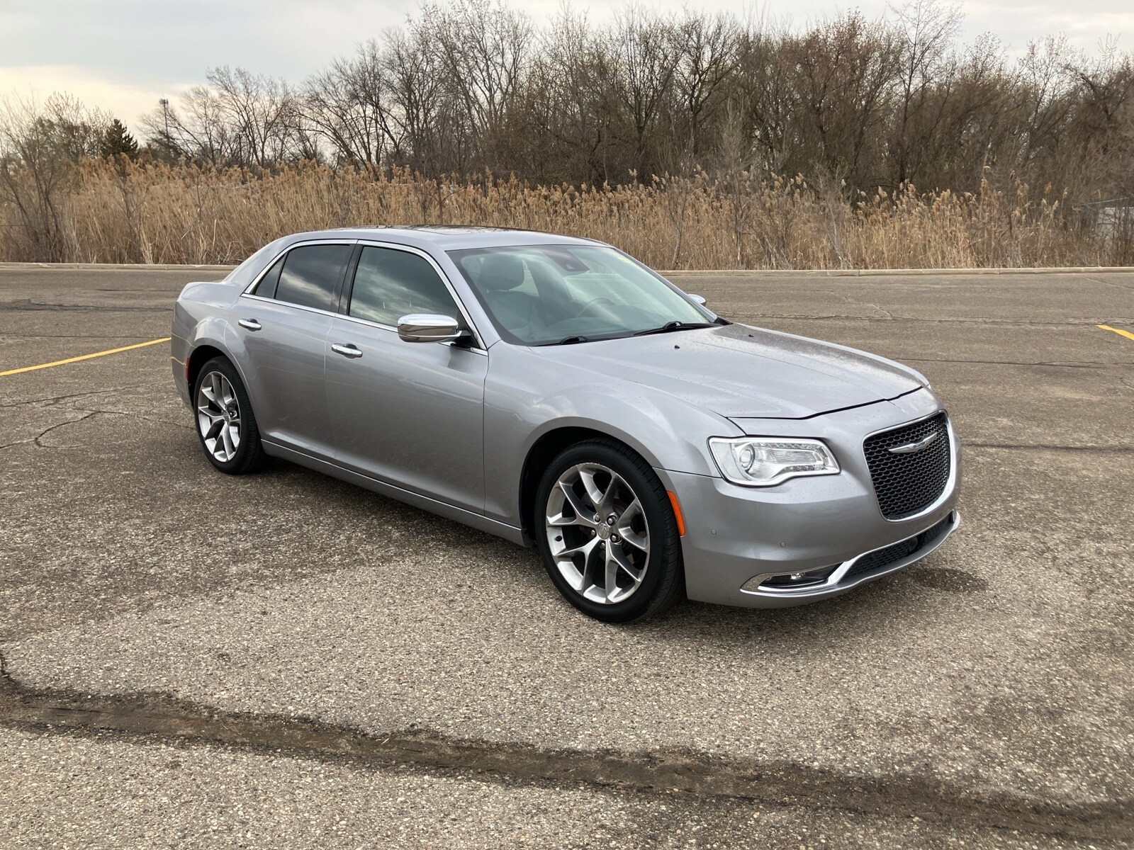 2016 Chrysler 300 C photo 3