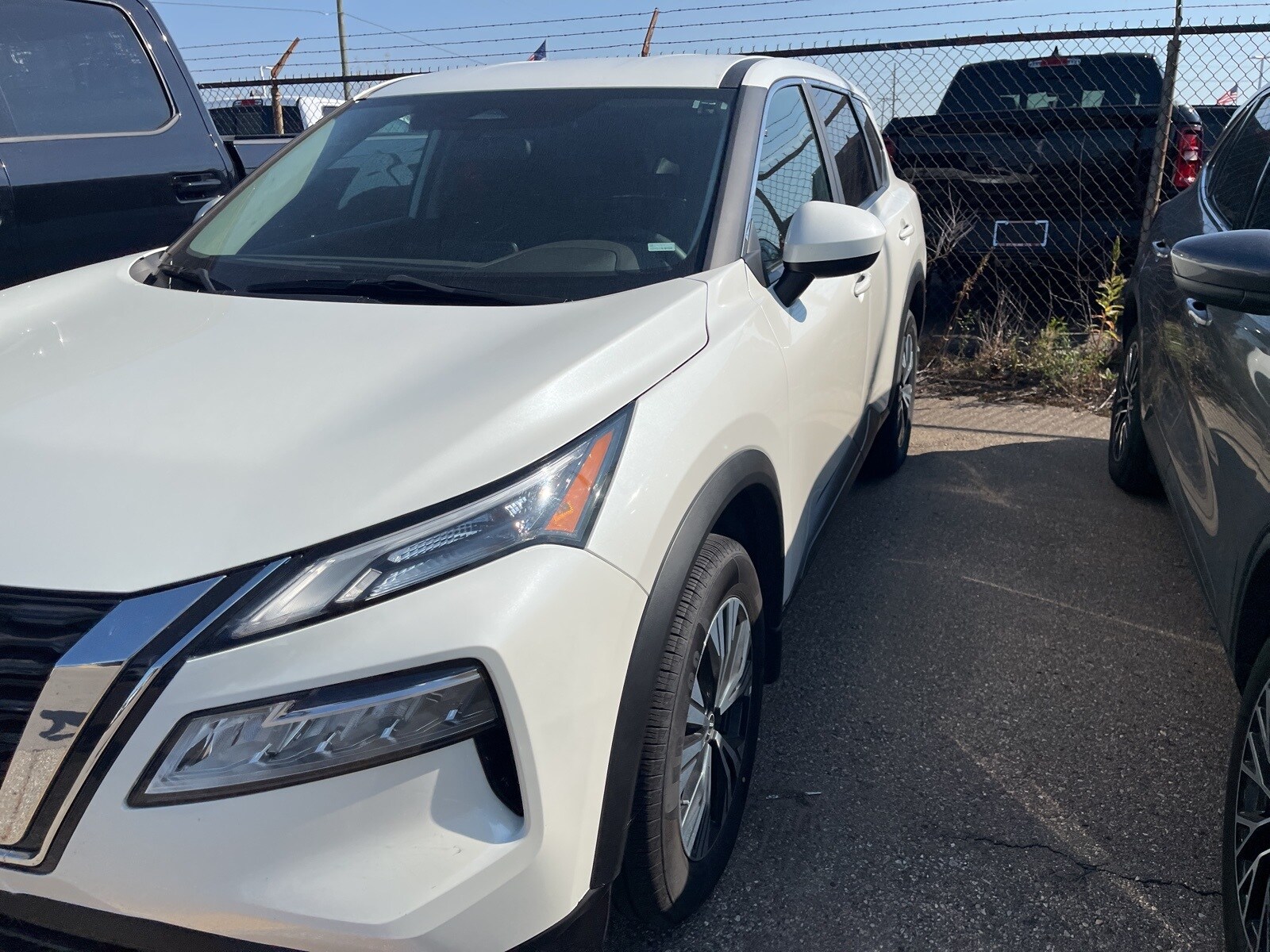 2023 Nissan Rogue SV photo 4