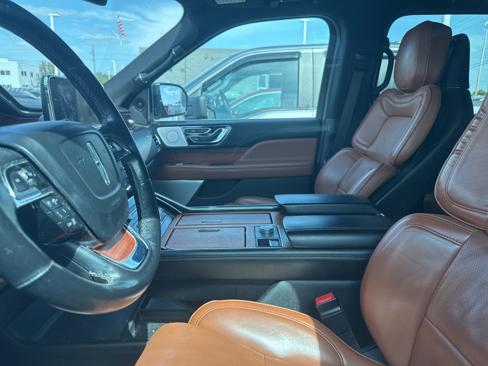 Thumbnail: 2019 Lincoln Navigator L - 32