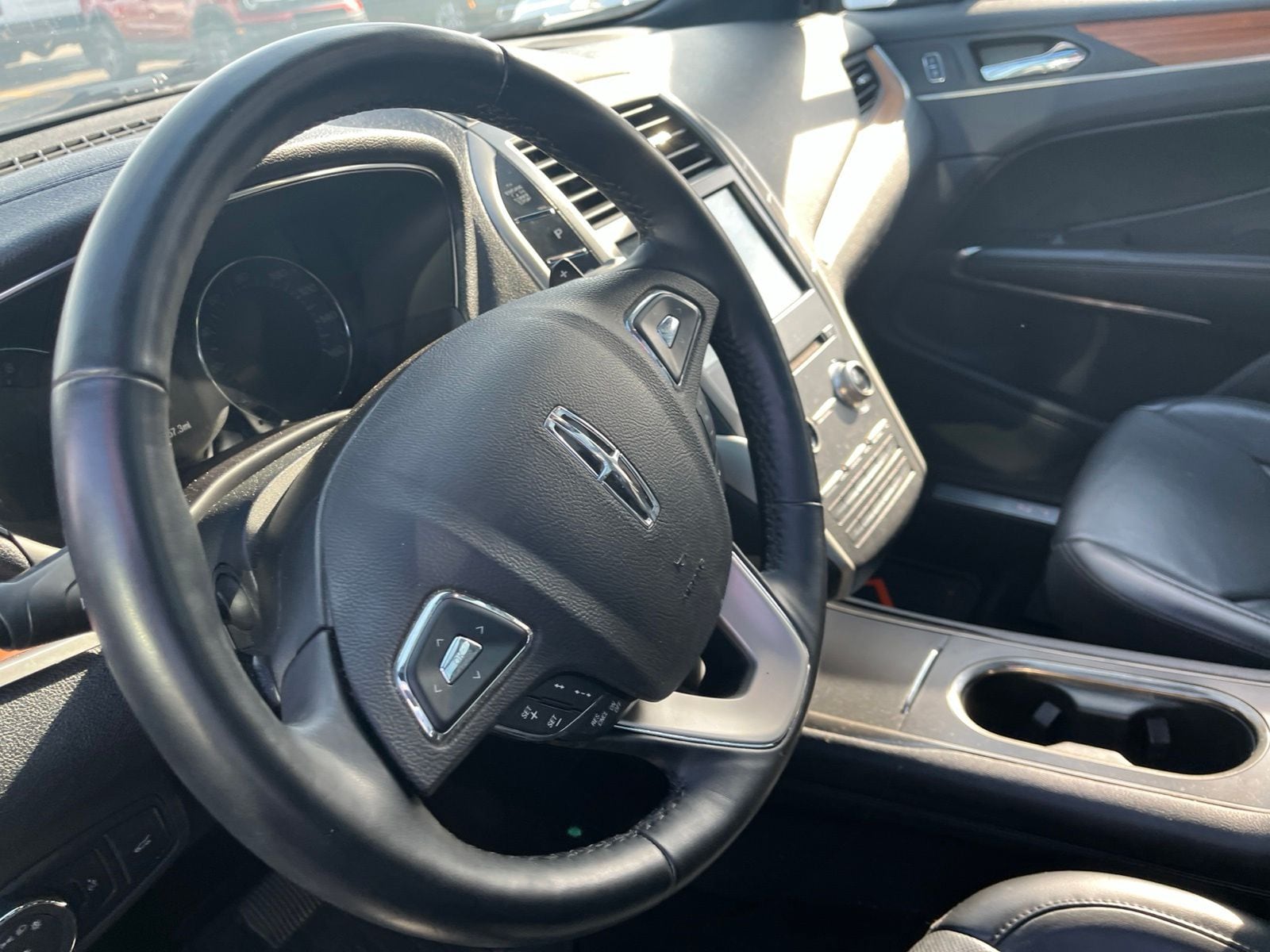 Thumbnail: 2017 Lincoln MKC - 27