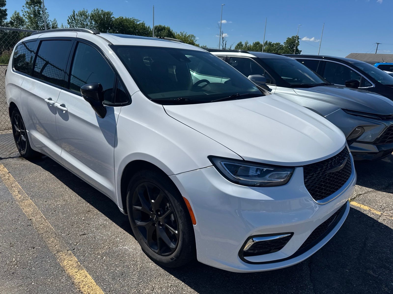 Thumbnail: 2025 Chrysler Pacifica - 25