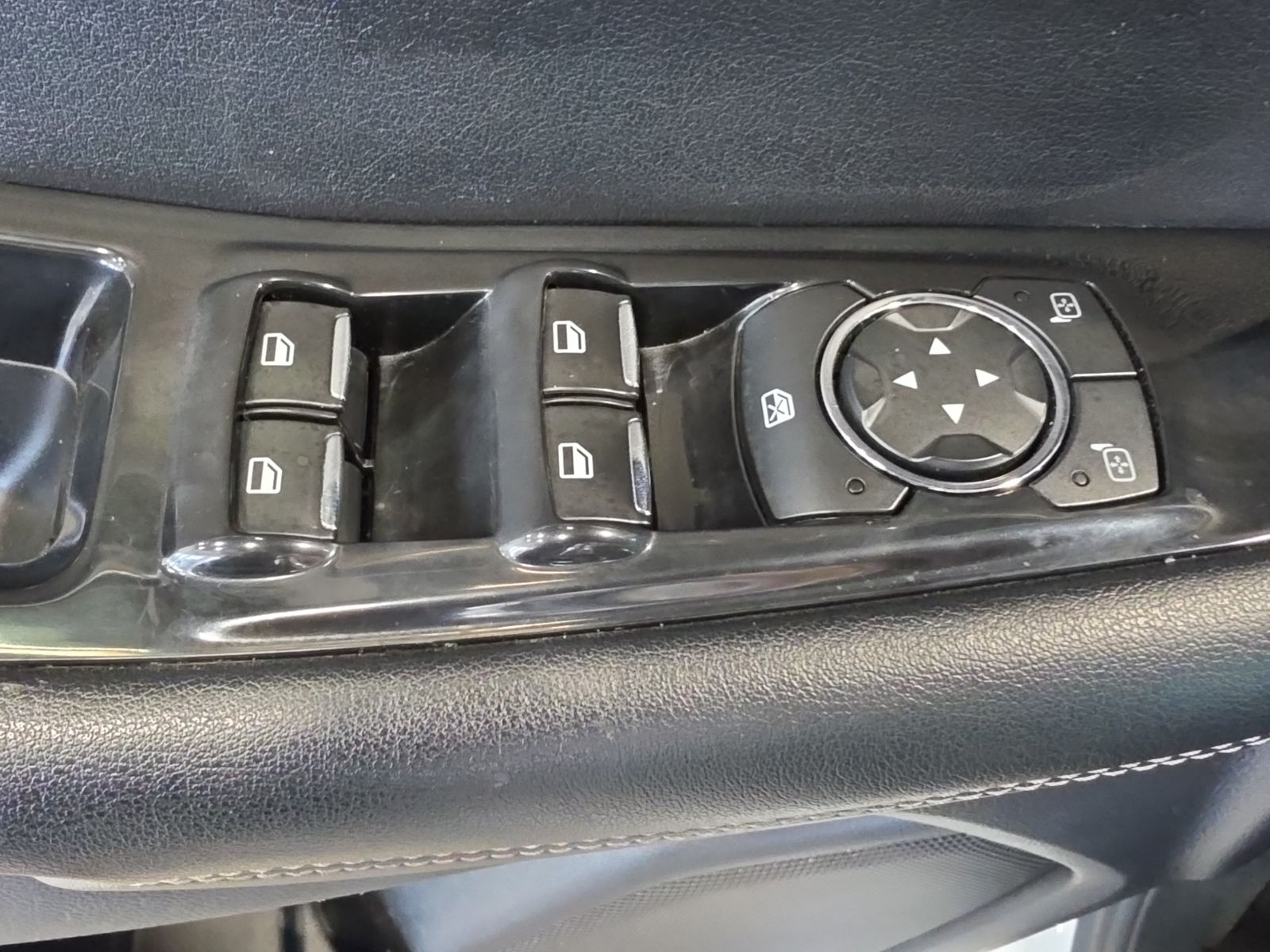 Thumbnail: 2016 Ford Edge - 20