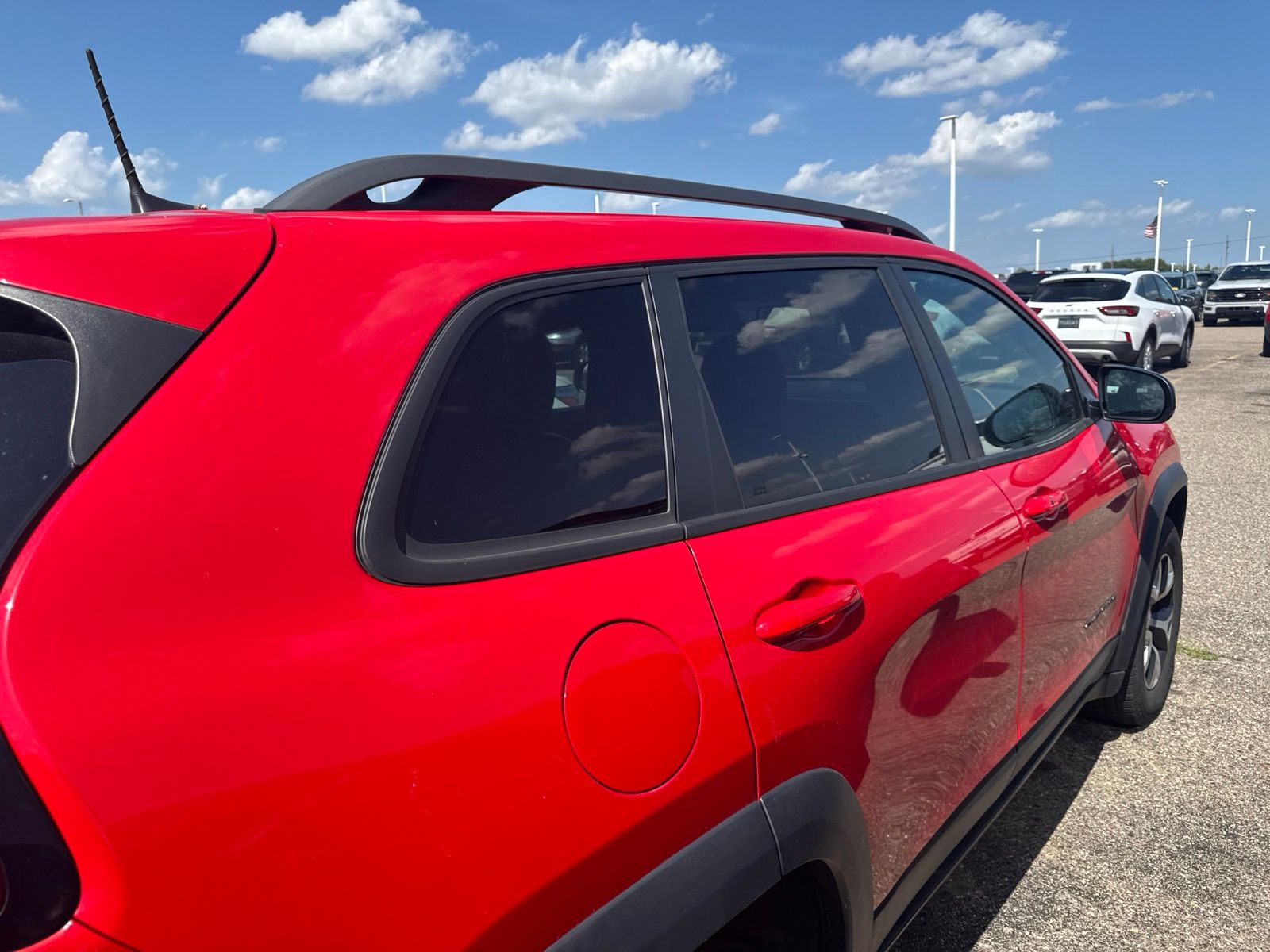 Thumbnail: 2018 Jeep Cherokee - 11