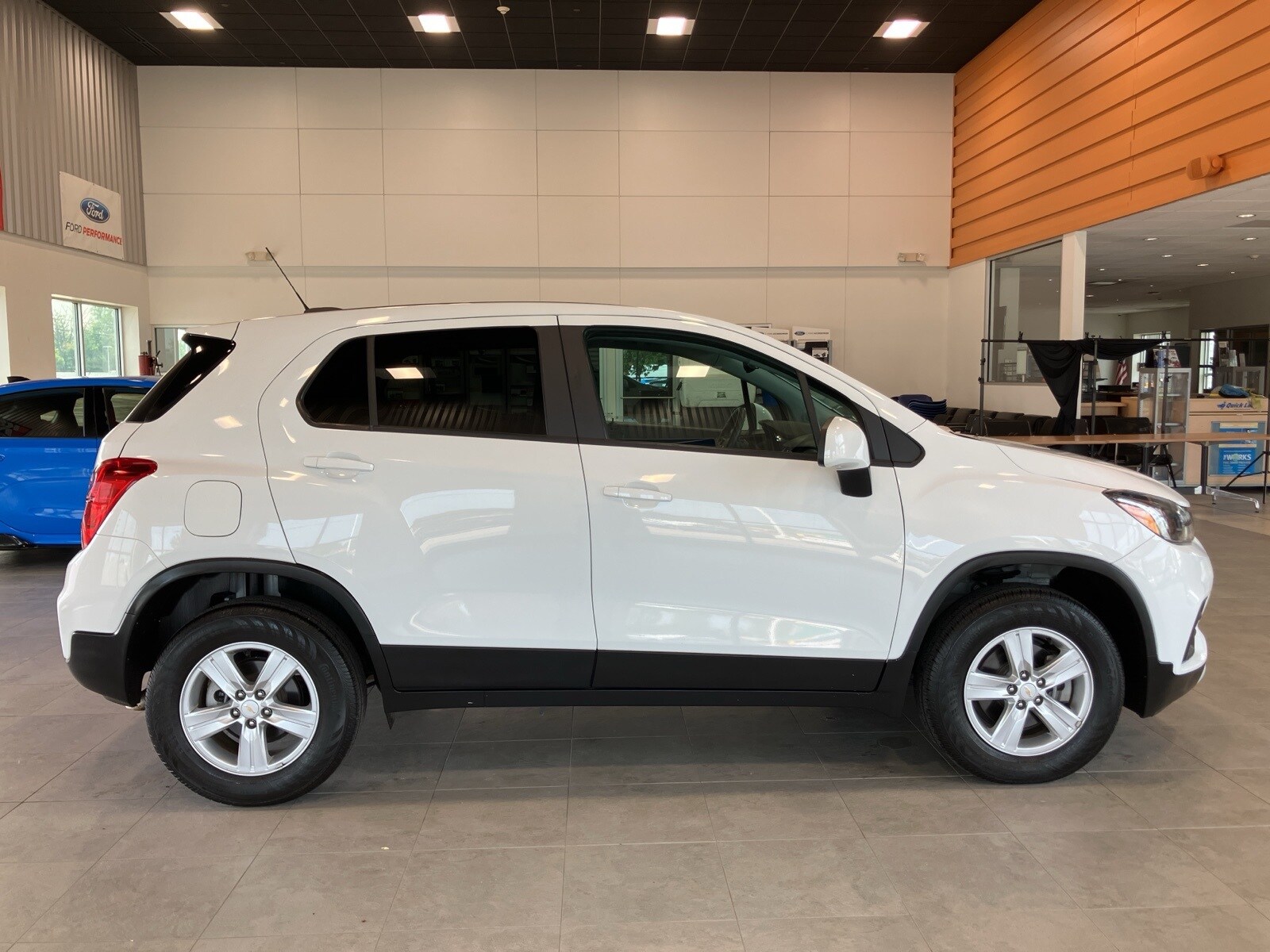 2022 Chevrolet Trax LS photo 4