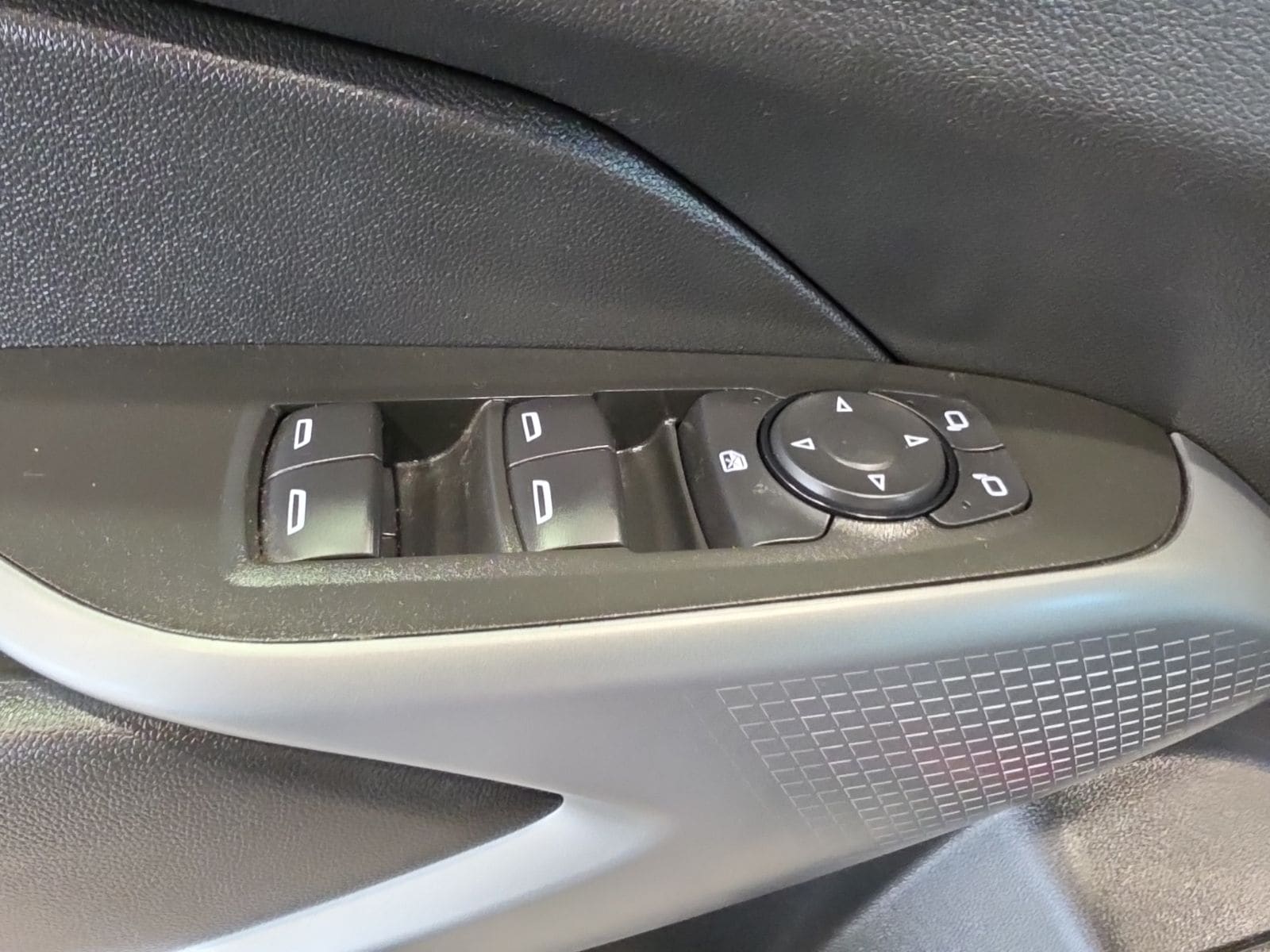 Thumbnail: 2024 Chevrolet Trax - 16