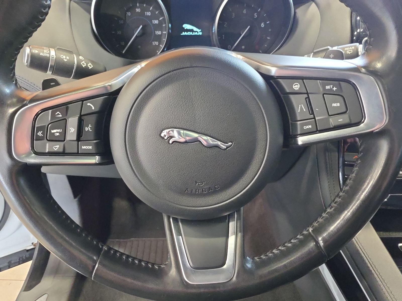 Thumbnail: 2019 Jaguar F-Pace - 25