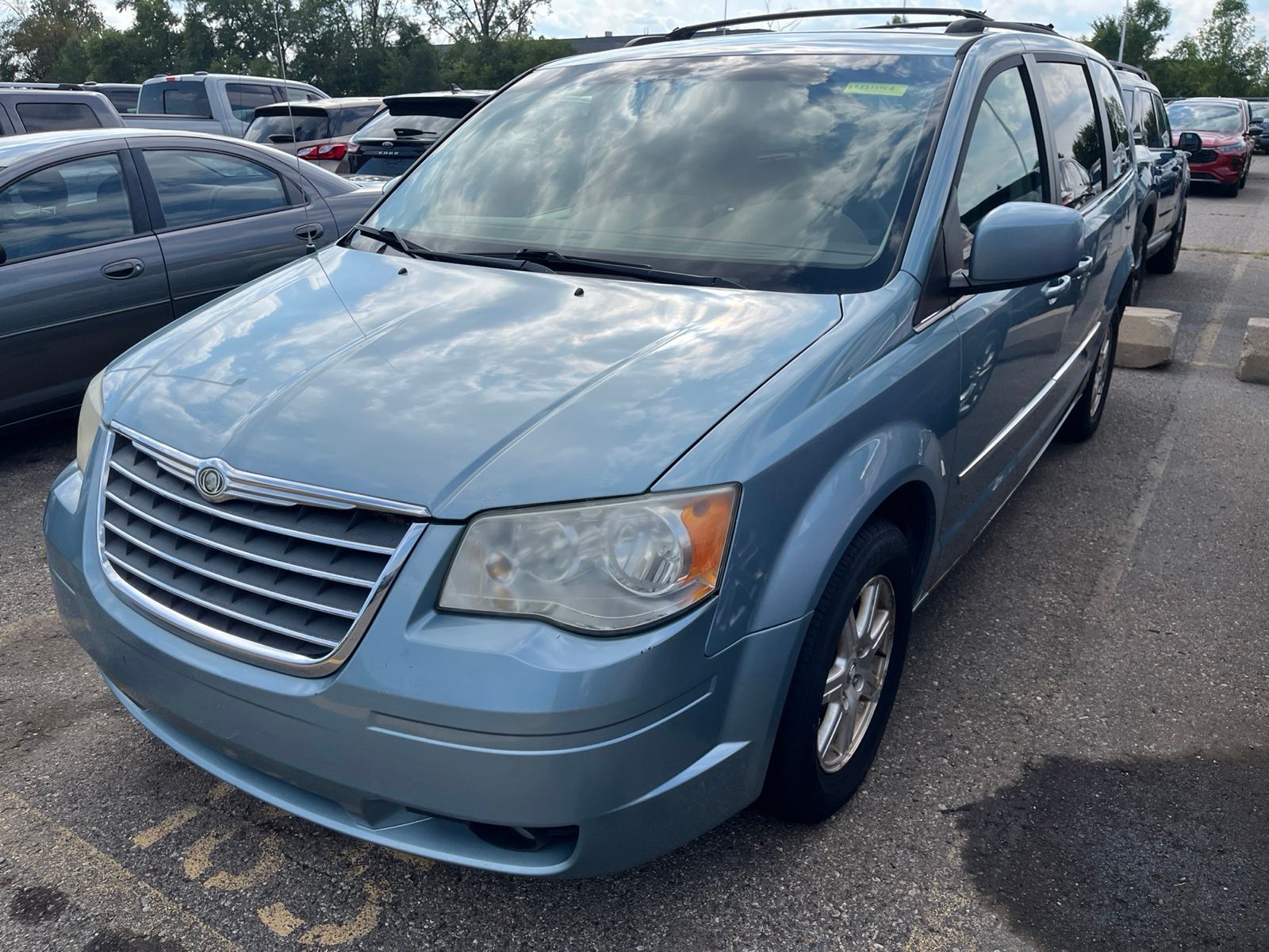 Used 2009 Chrysler Town & Country Touring with VIN 2A8HR54169R539646 for sale in Sterling Heights, MI