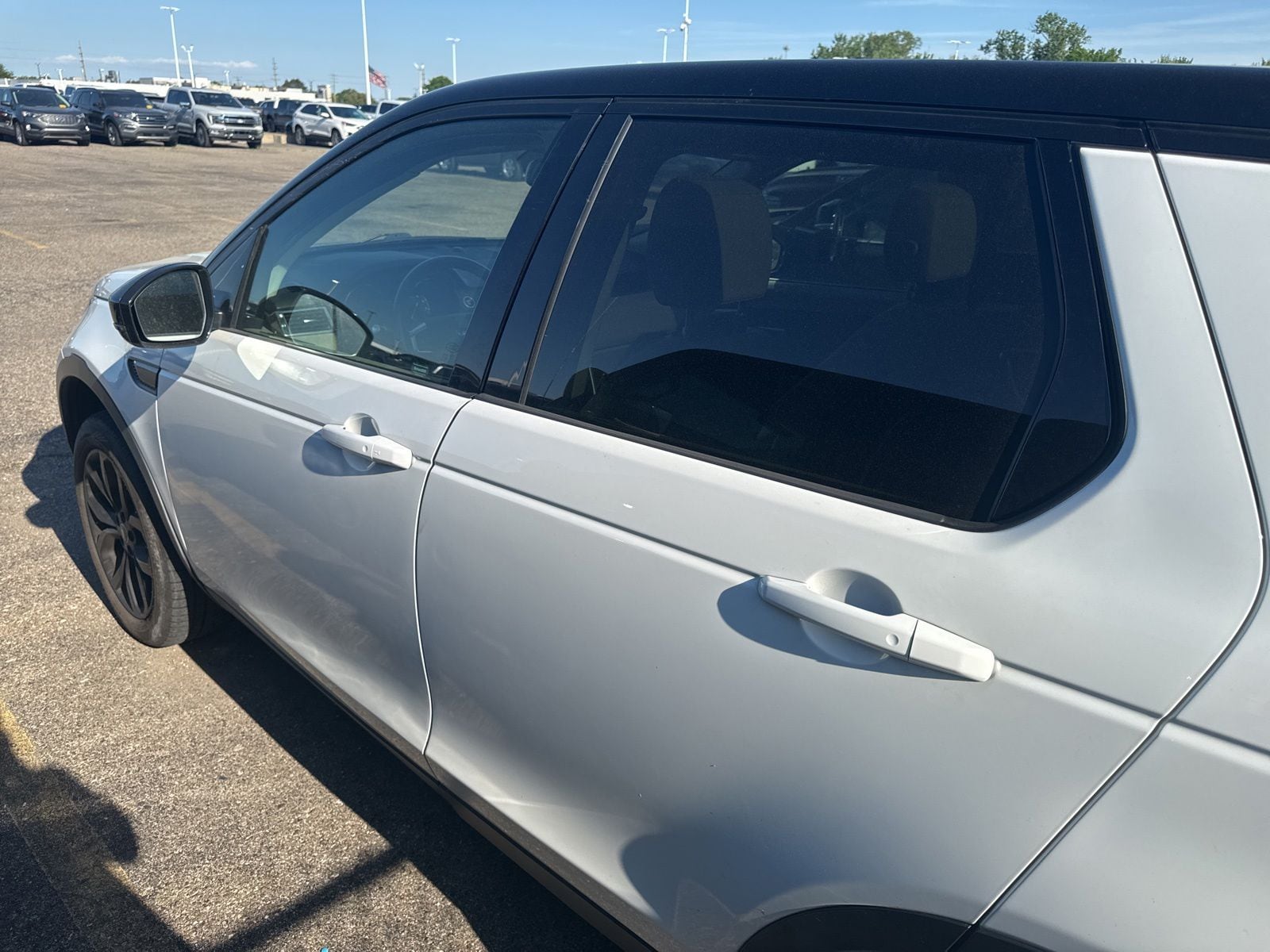 Thumbnail: 2019 Land Rover Discovery Sport - 16