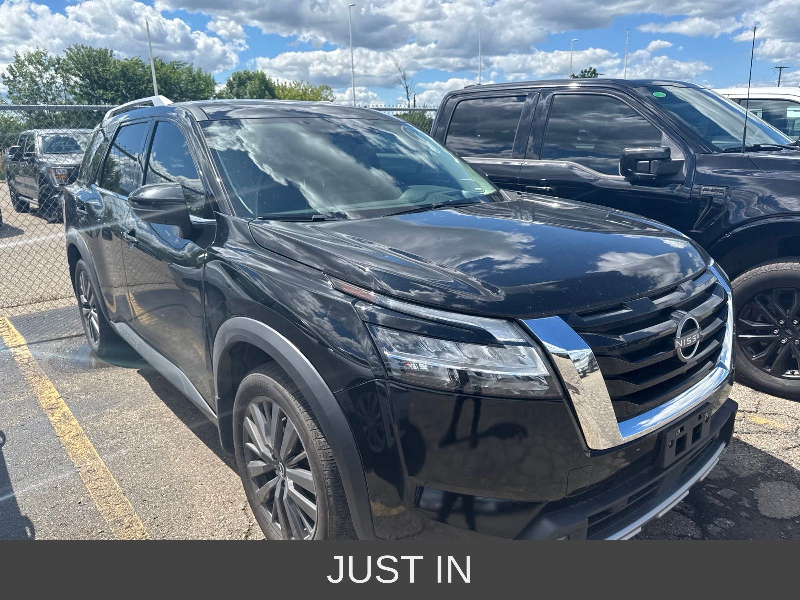 Thumbnail: 2022 Nissan Pathfinder - 9