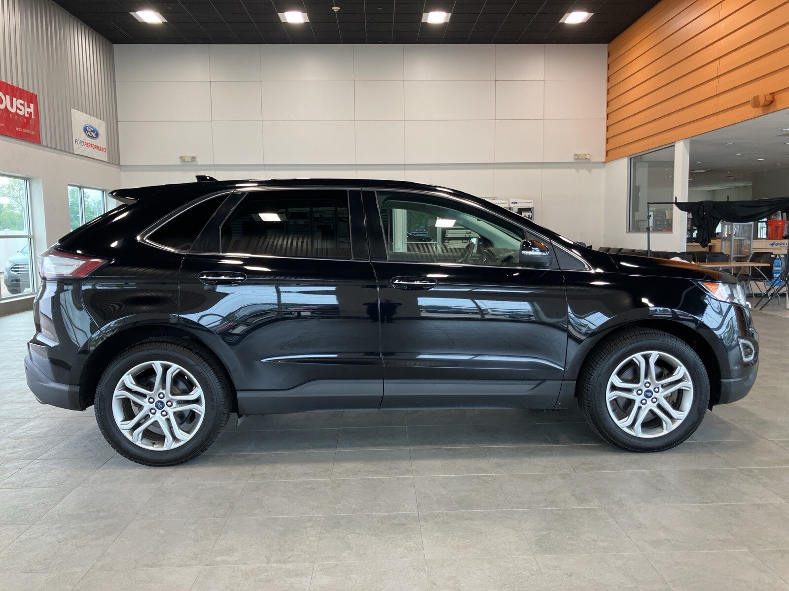 2018 Ford Edge Titanium photo 4
