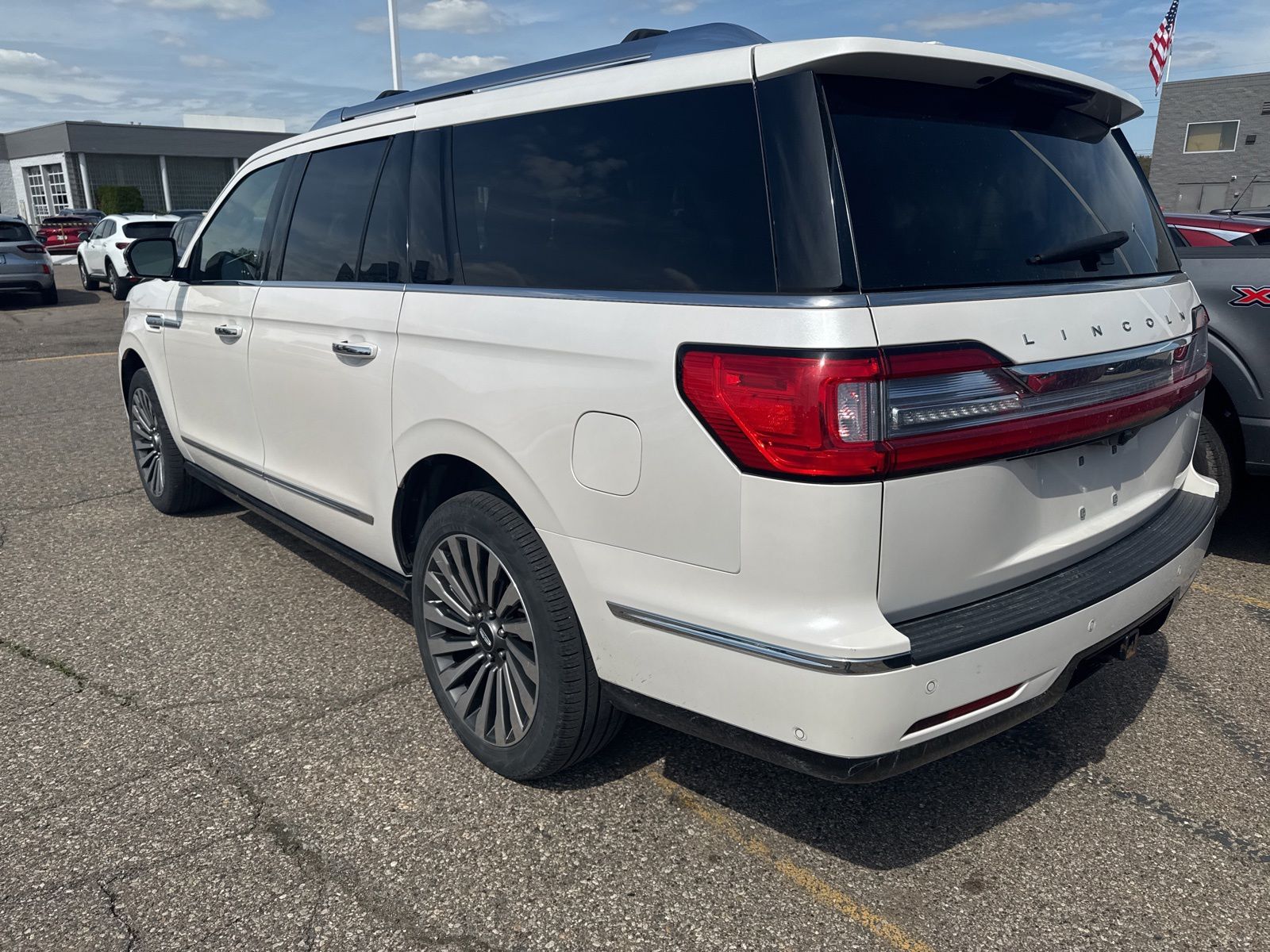 Thumbnail: 2019 Lincoln Navigator L - 25