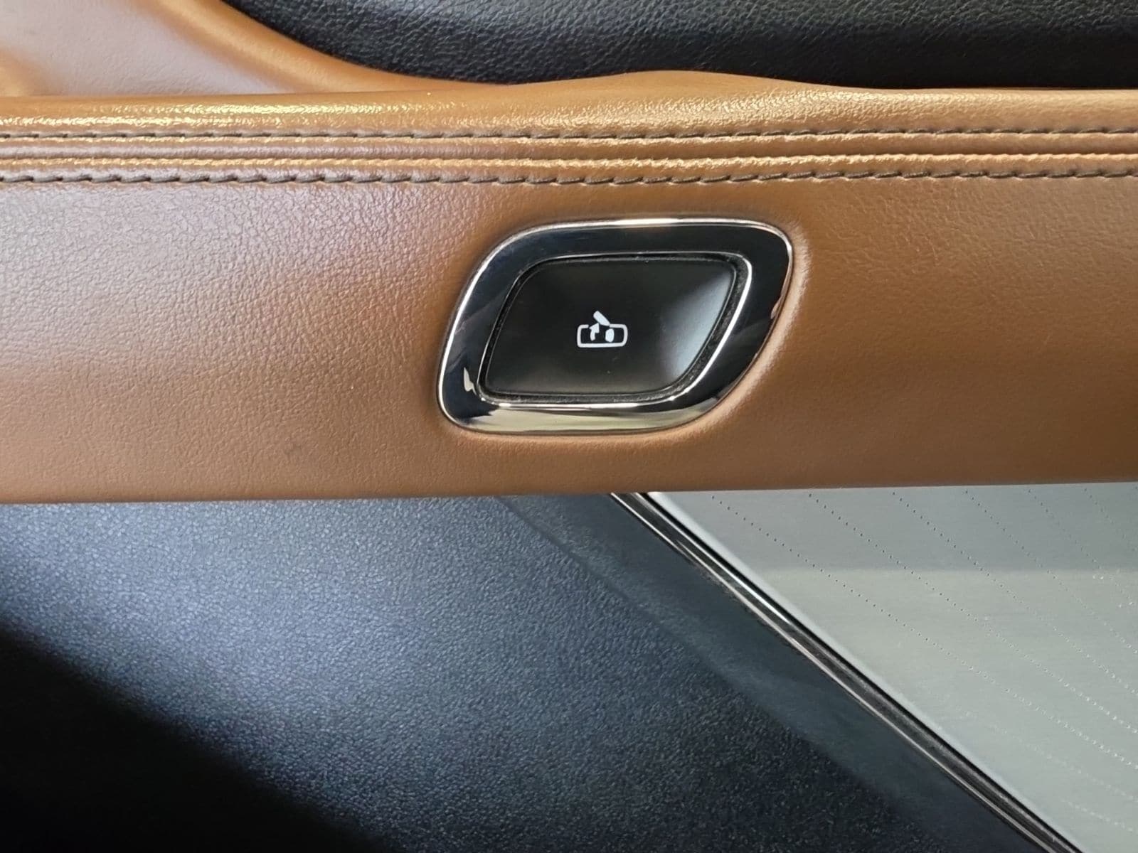 Thumbnail: 2020 Lincoln Aviator - 18