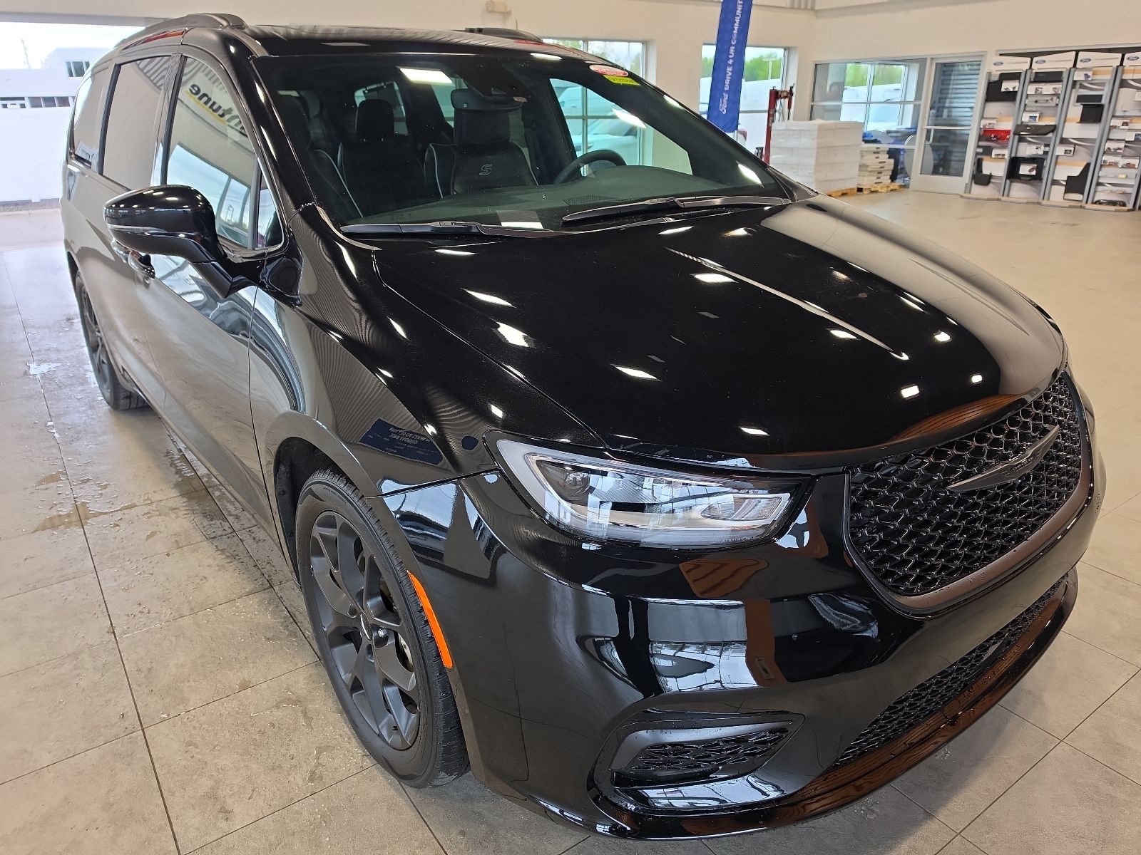 Thumbnail: 2025 Chrysler Pacifica - 5