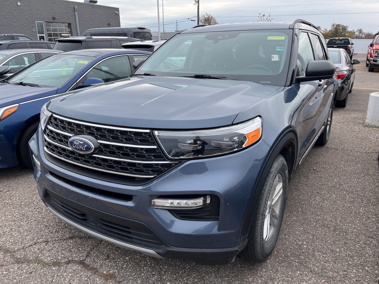 2021 Ford Explorer XLT photo 3