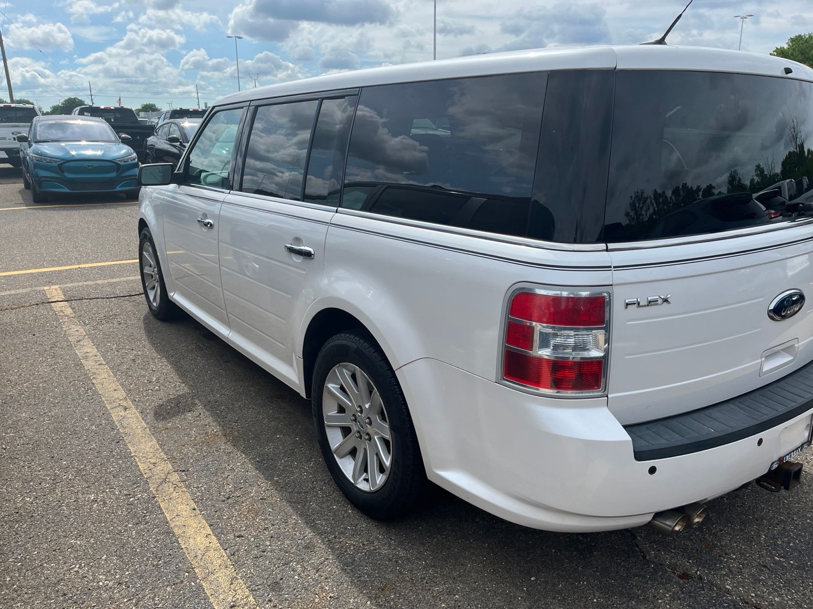 Thumbnail: 2010 Ford Flex - 12
