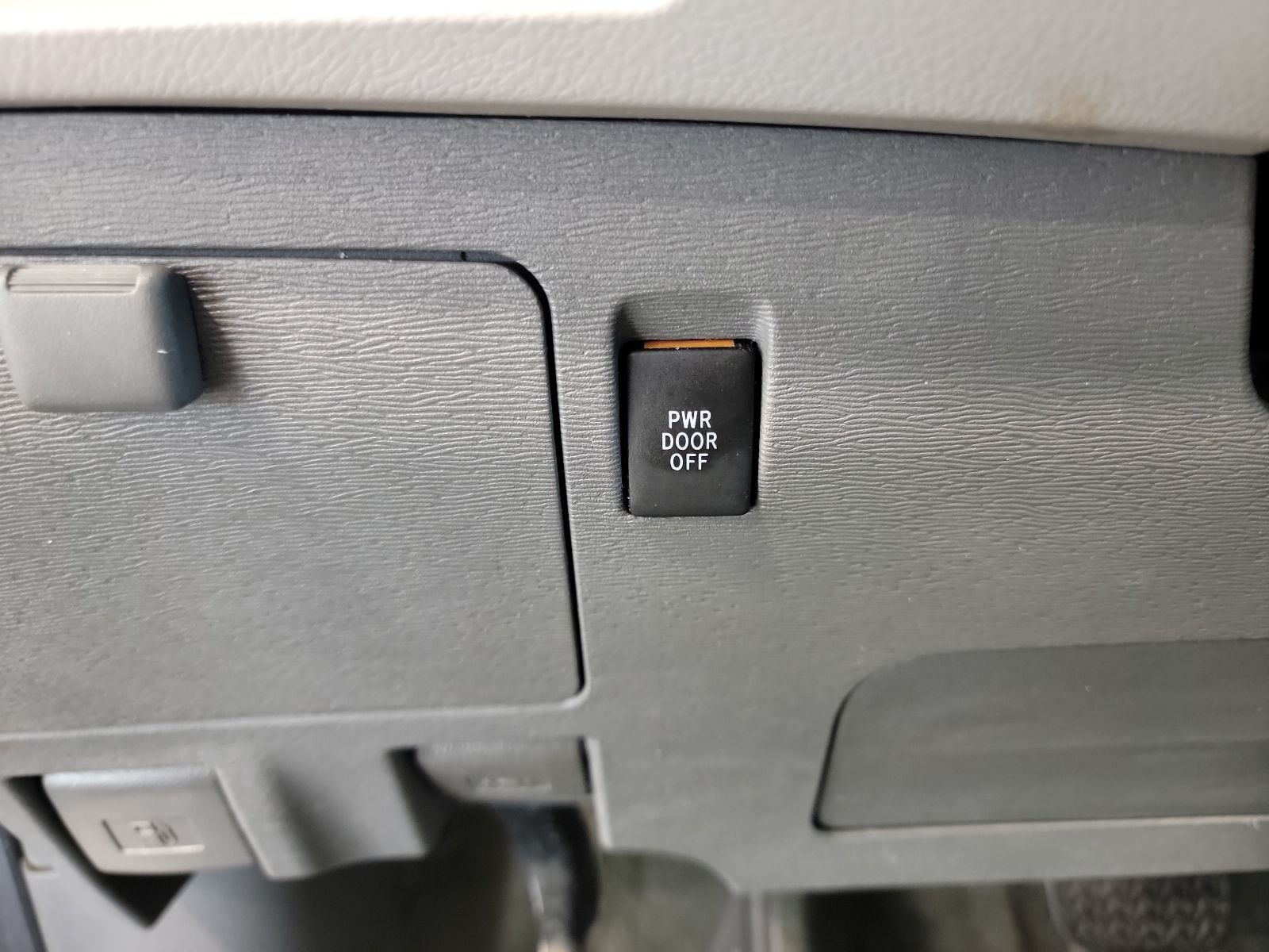 Thumbnail: 2016 Toyota Sienna - 19
