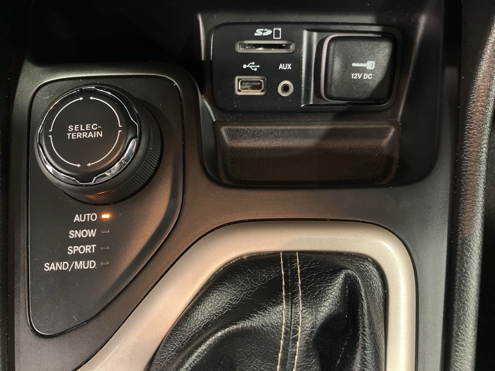 Thumbnail: 2017 Jeep Cherokee - 16