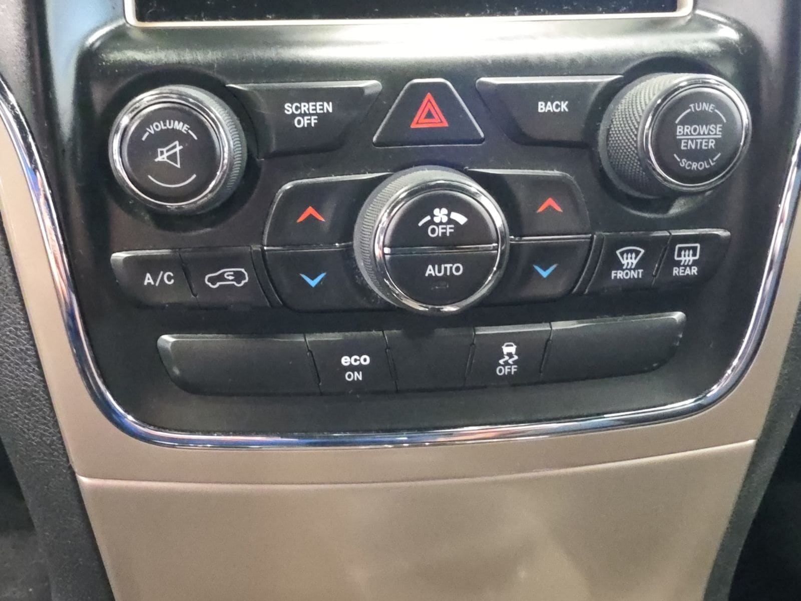 Thumbnail: 2014 Jeep Grand Cherokee - 21