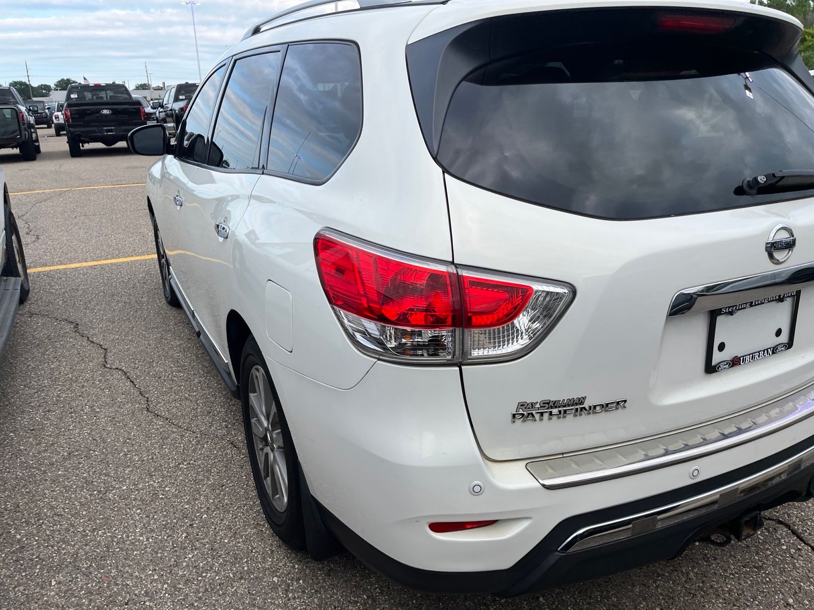 Thumbnail: 2014 Nissan Pathfinder - 9