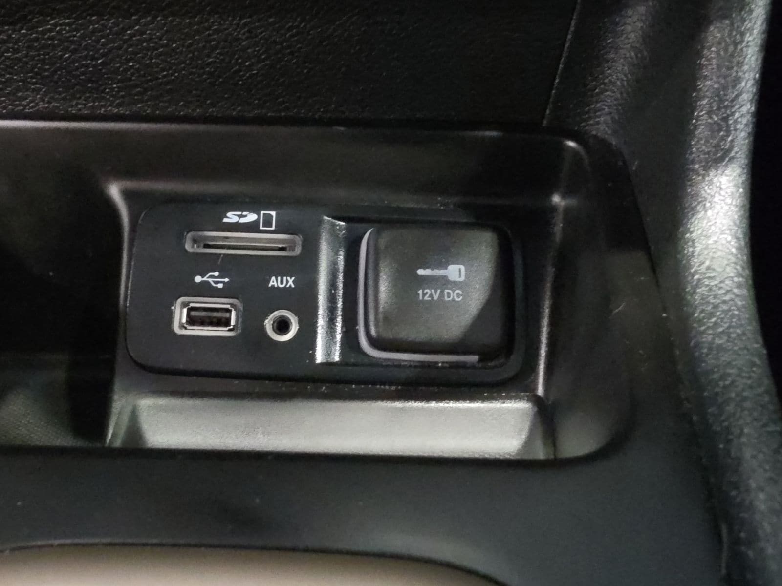 Thumbnail: 2014 Jeep Cherokee - 20