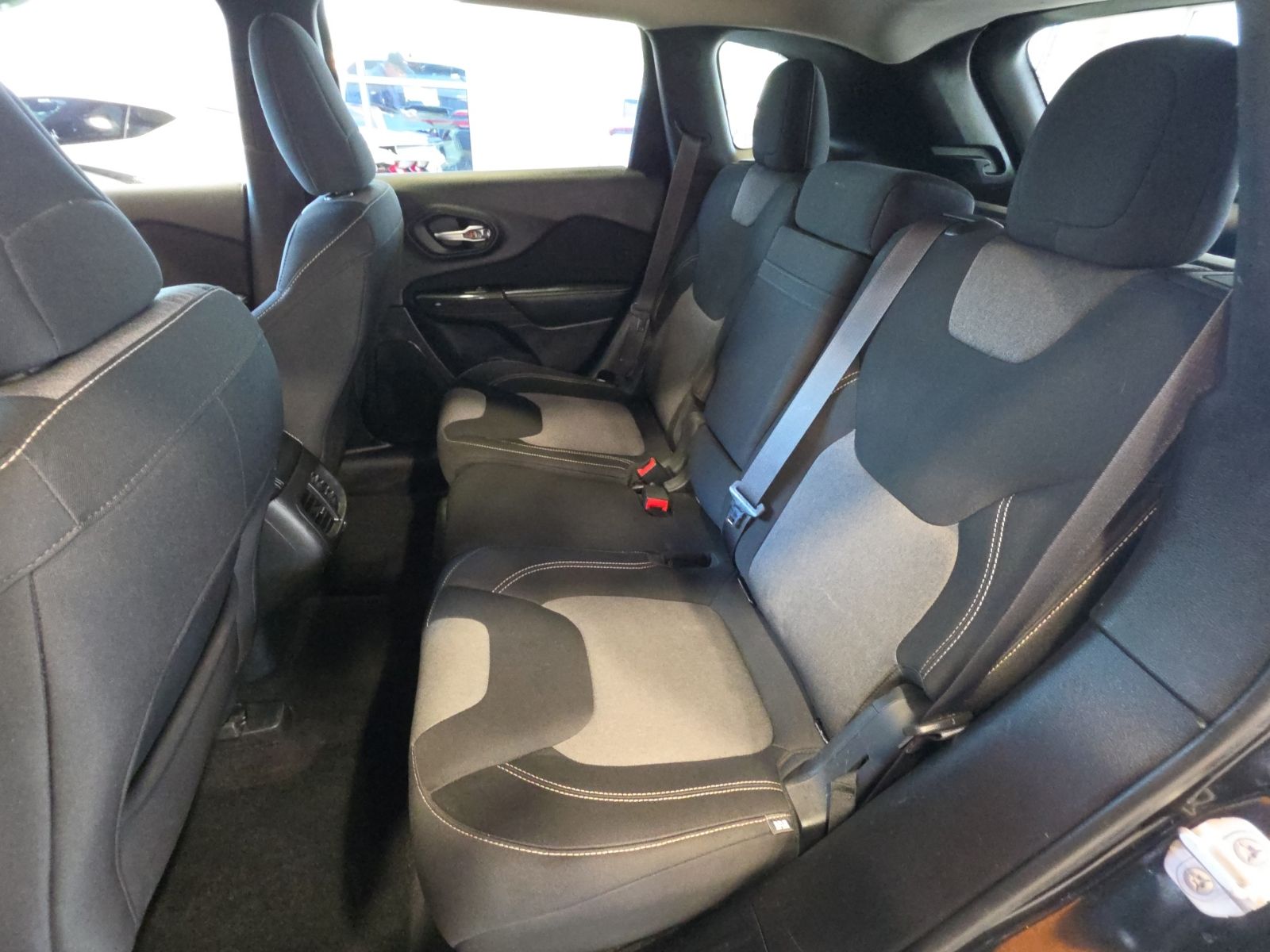 Thumbnail: 2014 Jeep Cherokee - 26